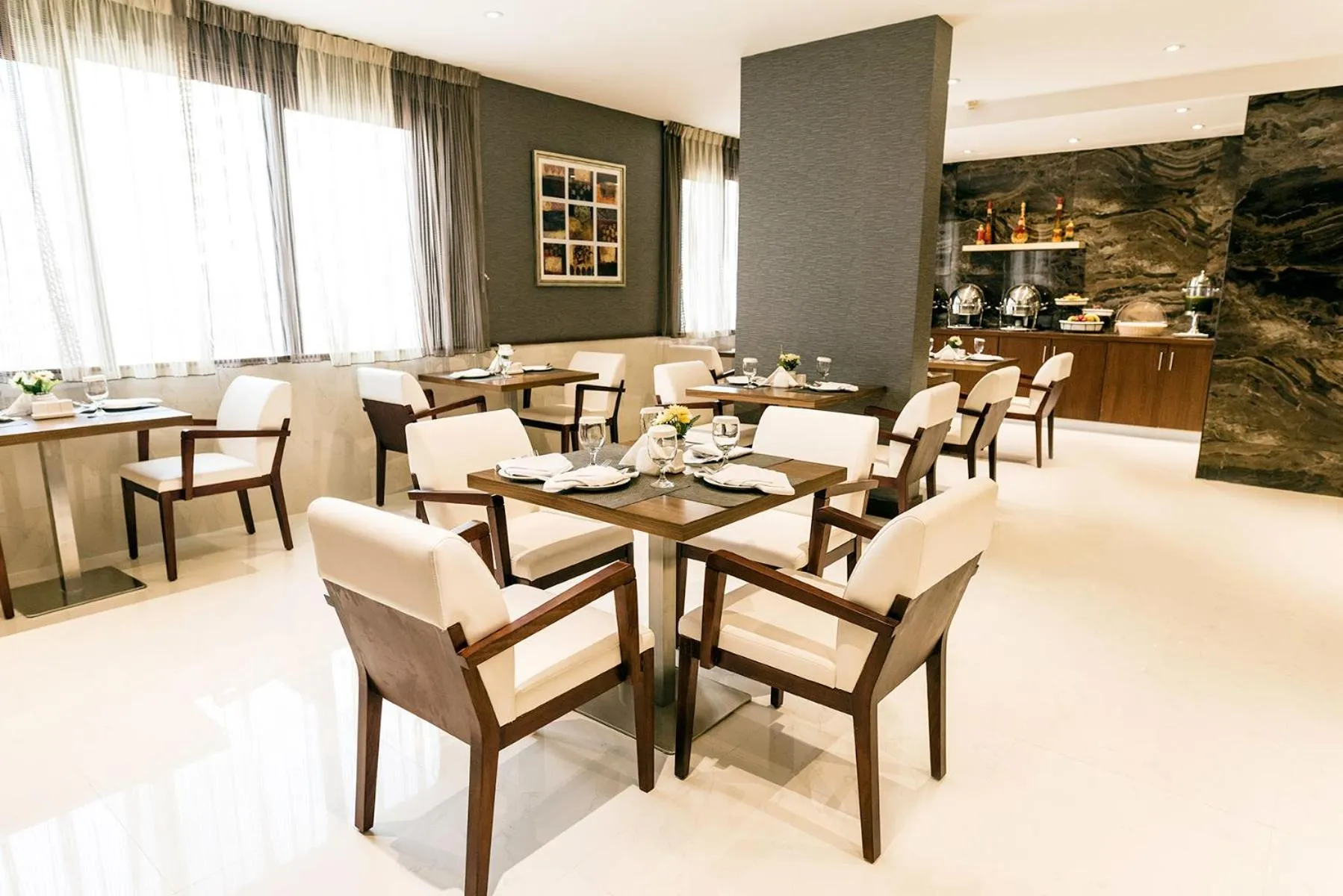 Dining area in Emirates Plaza Hotel