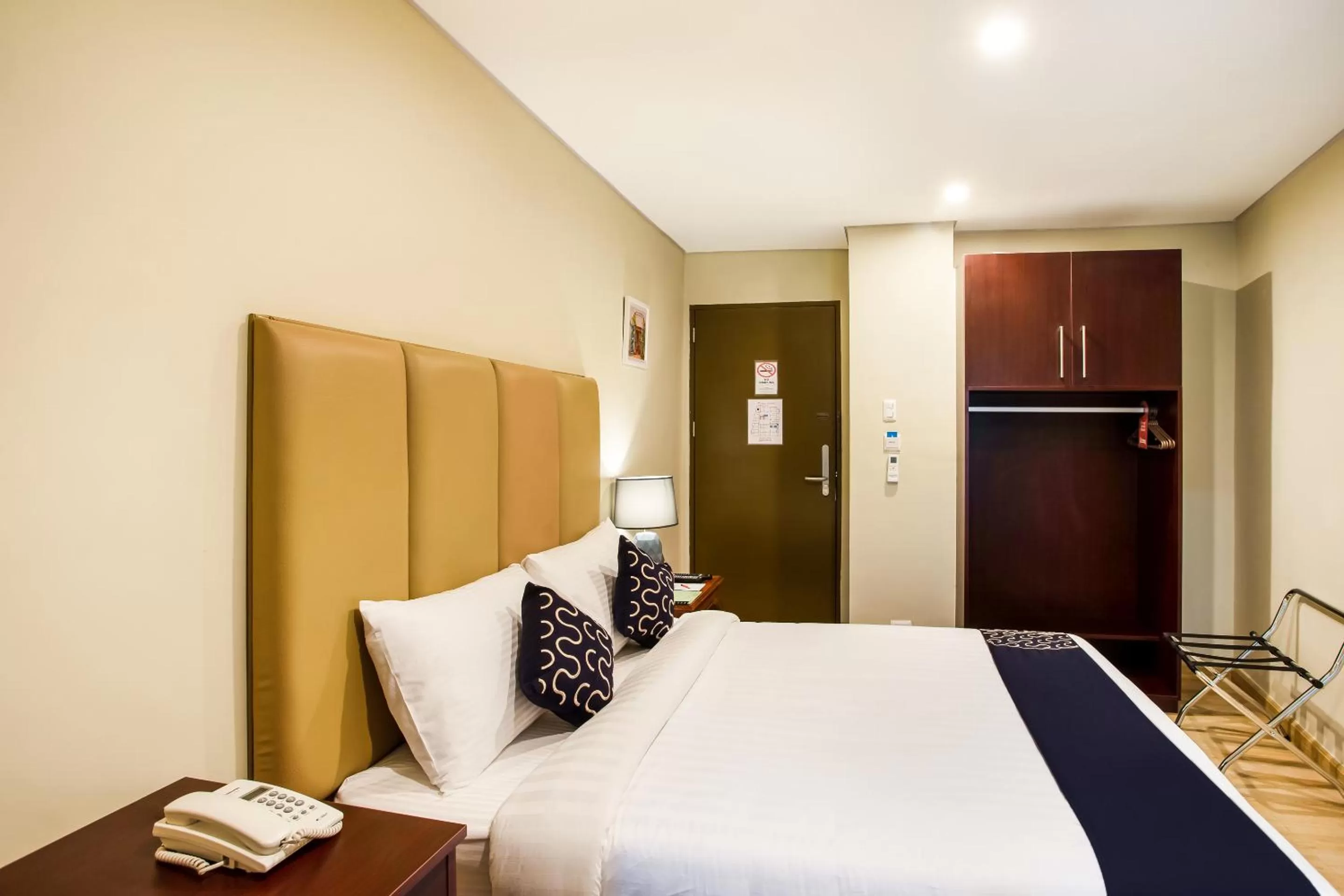 Deluxe Suite in Capital O 461 Asrodel Hotel