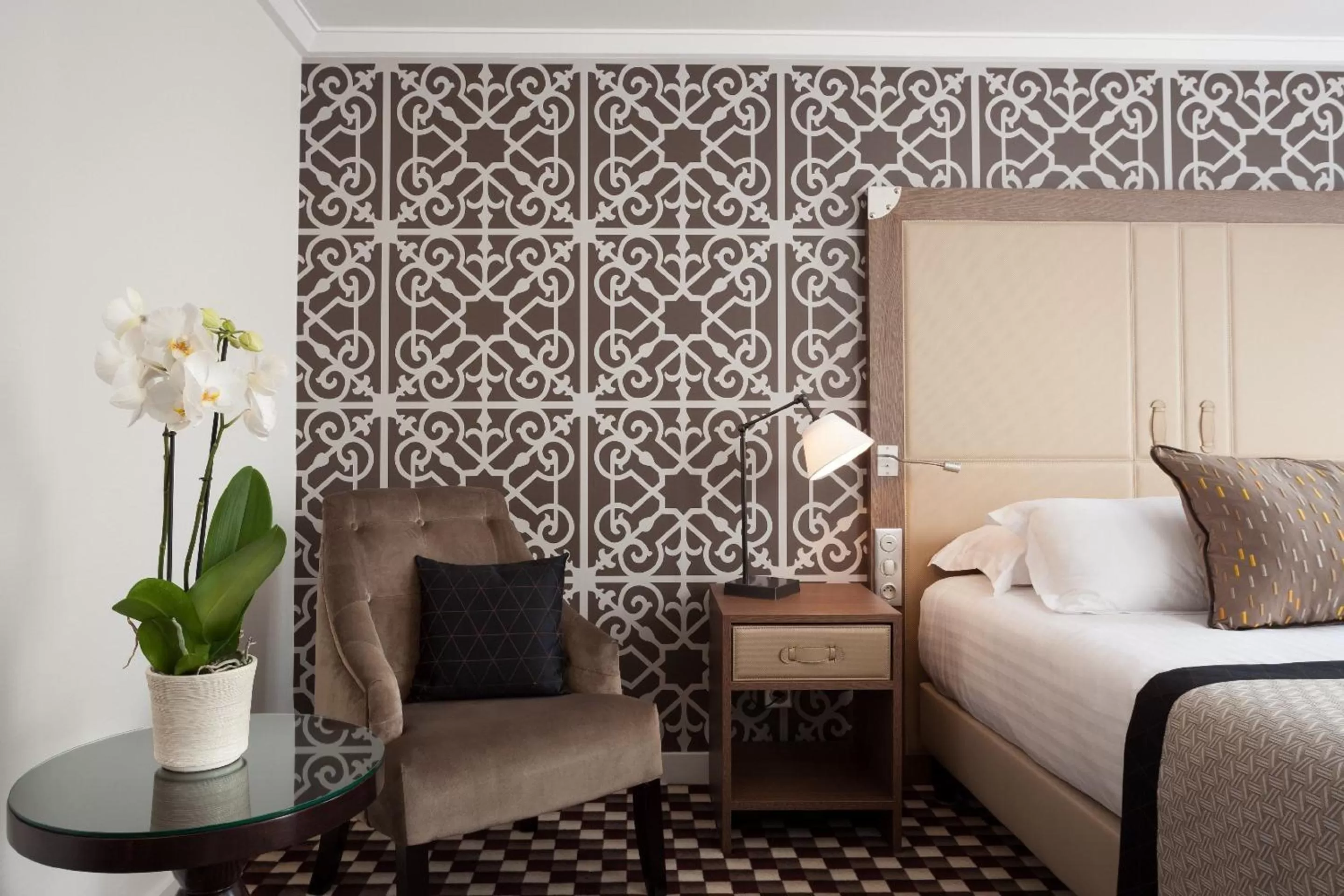 Bedroom, Bed in Hotel Phileas Lazare & Spa - Opera