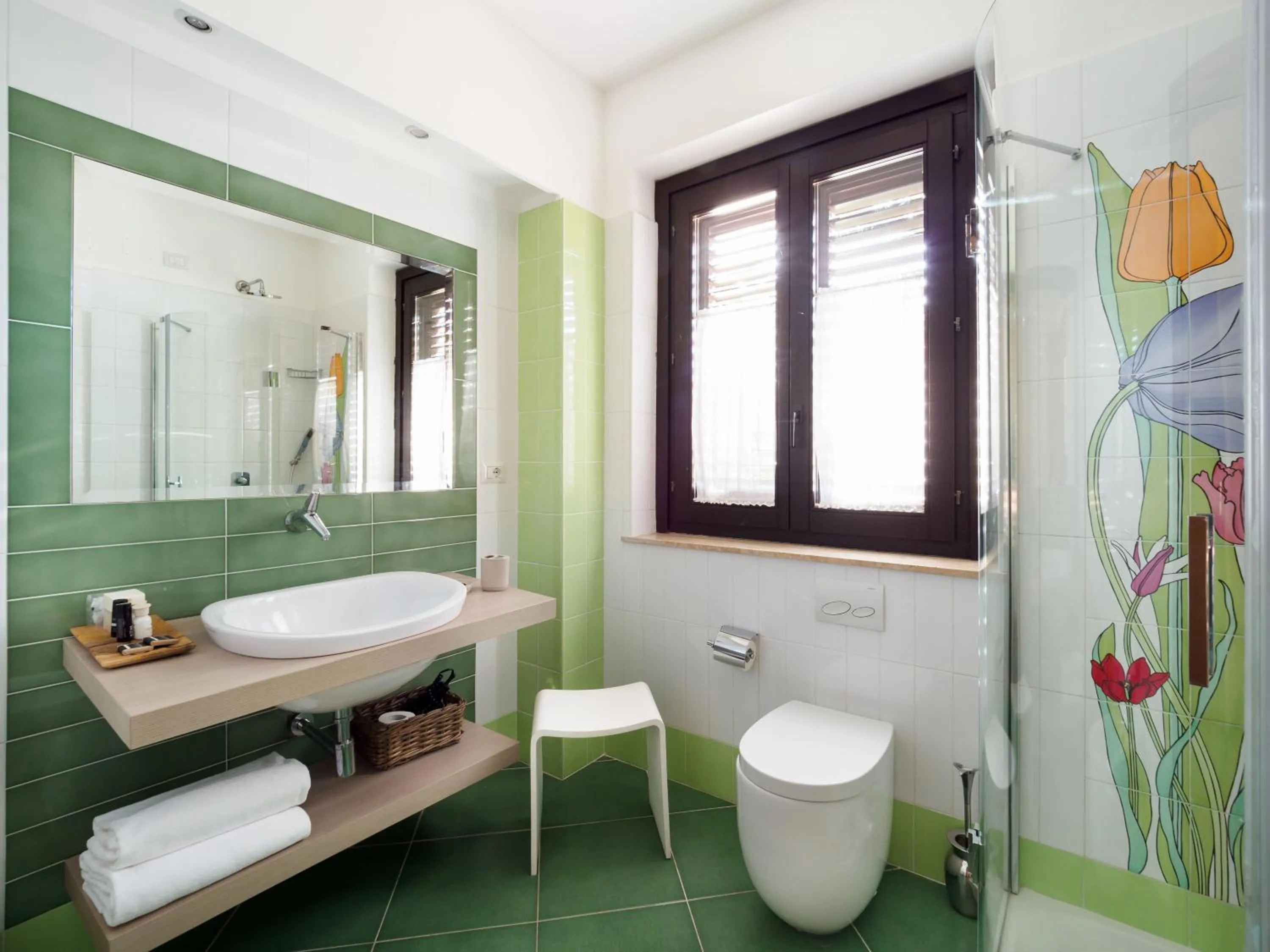 Shower in Hotel Sirius