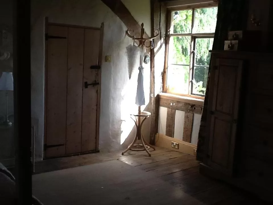 Day in Valley Farmhouse, Westhall