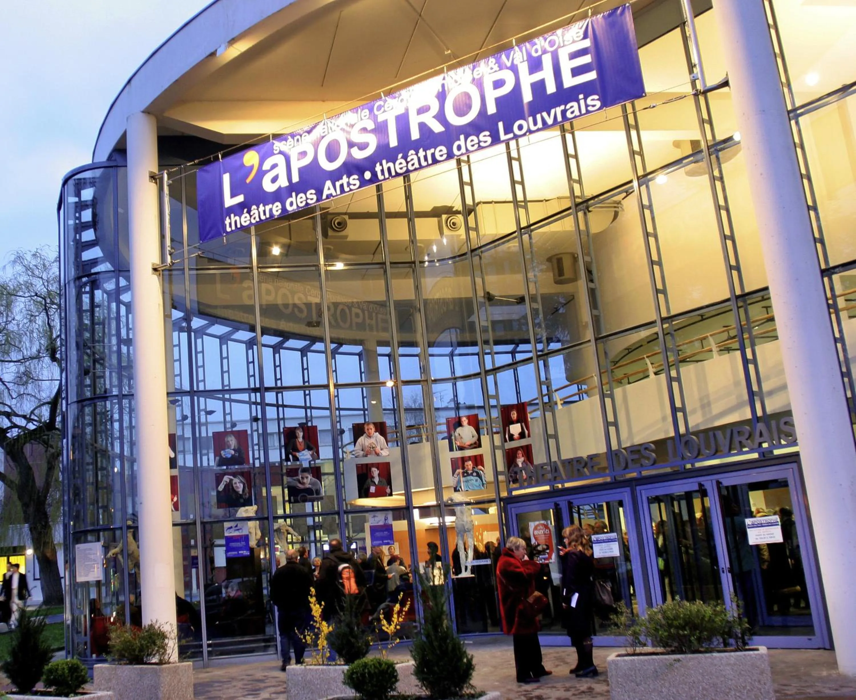 Evening entertainment in ibis Cergy Pontoise Le Port