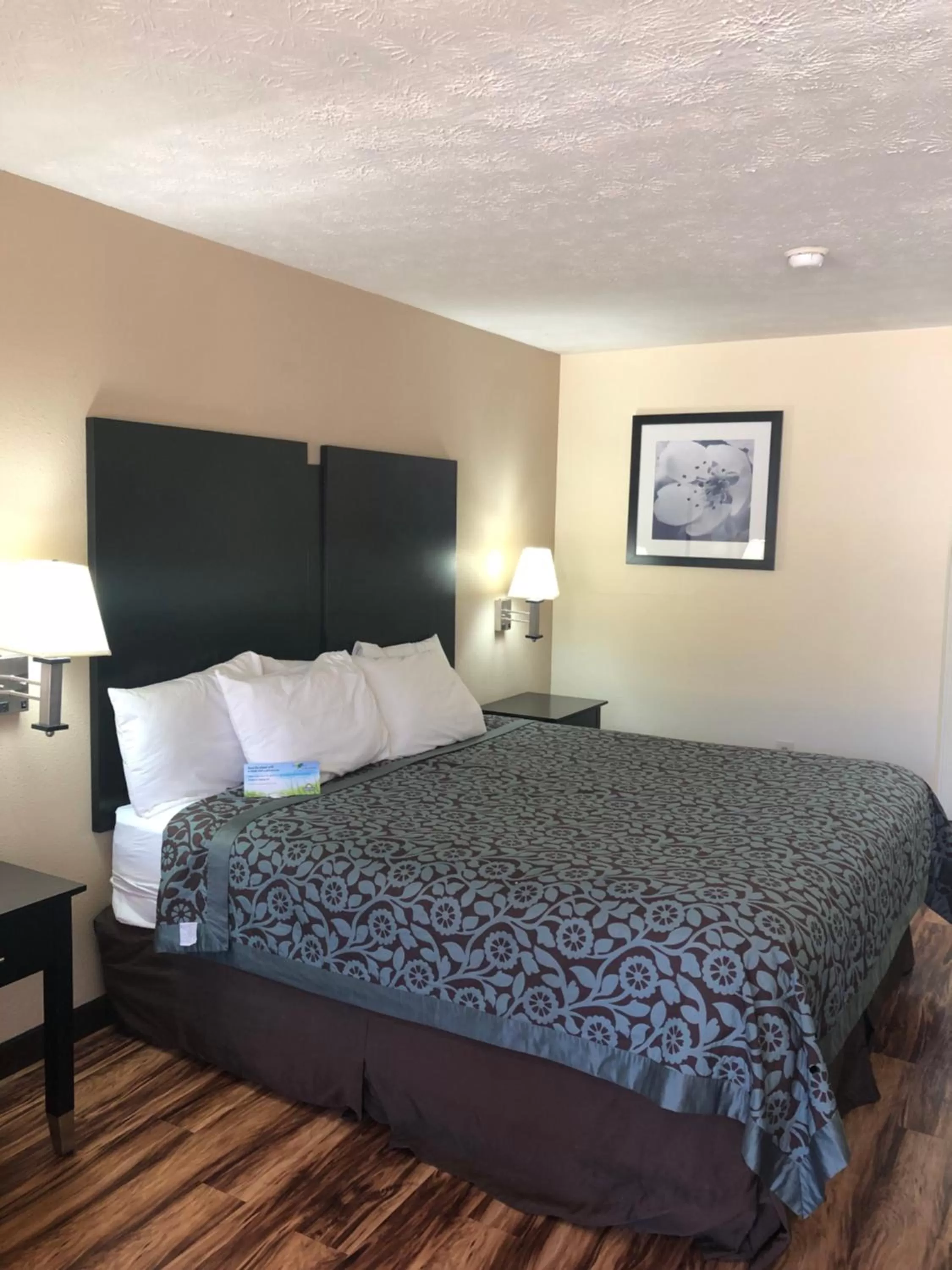 Bed in Days Inn by Wyndham Douglasville-Atlanta-Fairburn Road