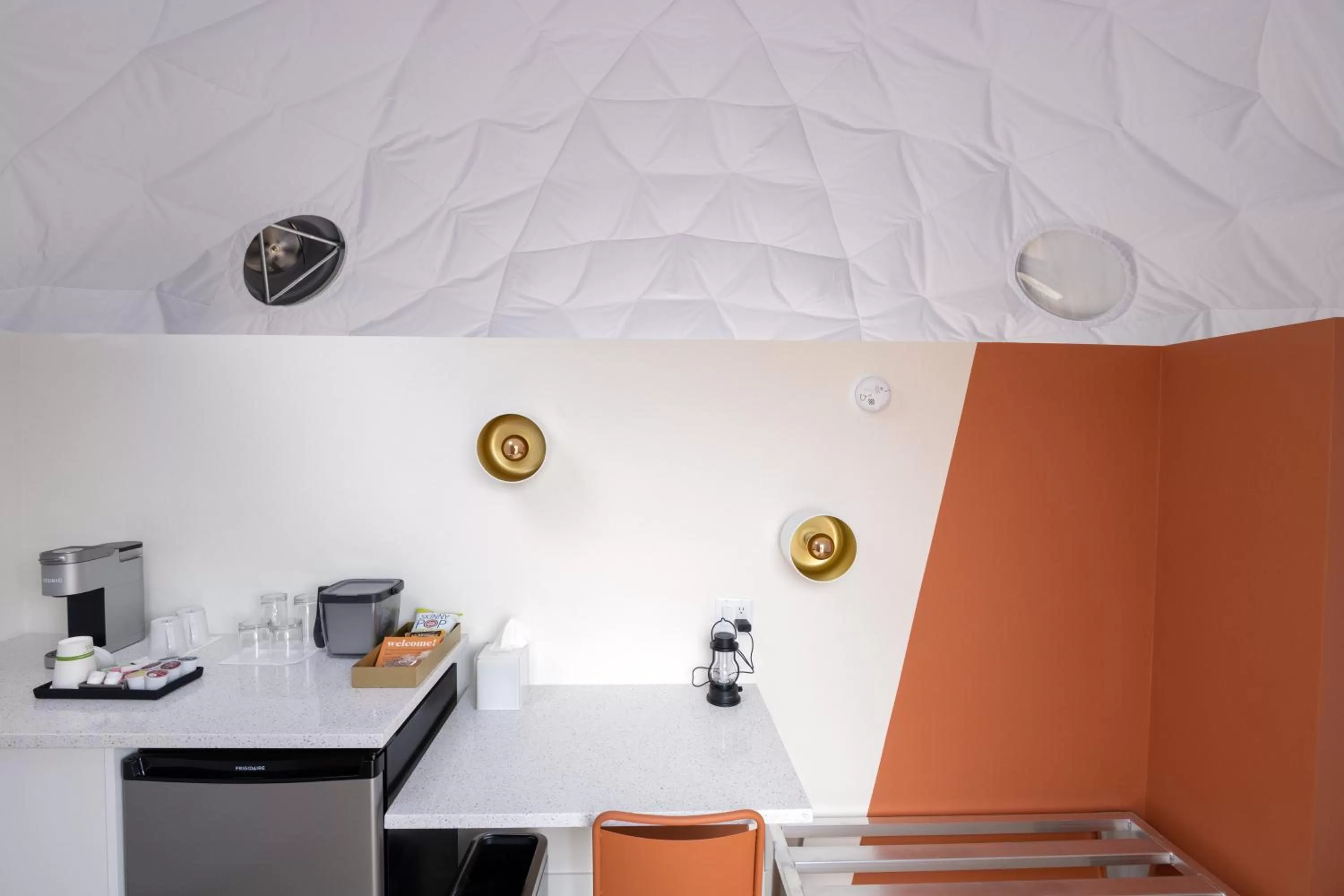 Kitchen or kitchenette in Skyview Hotel