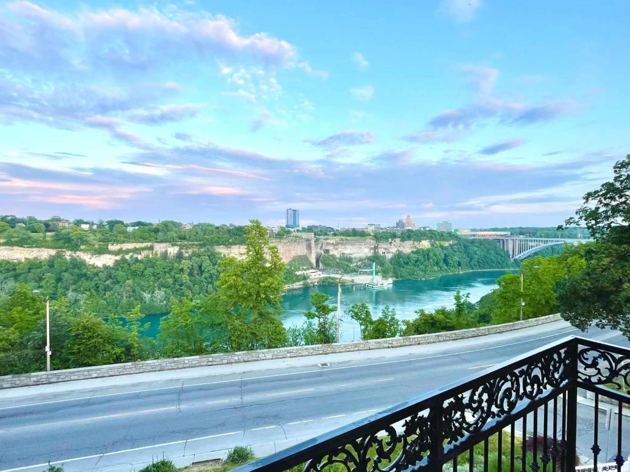 River view in Niagara Grandview Boutique Hotel