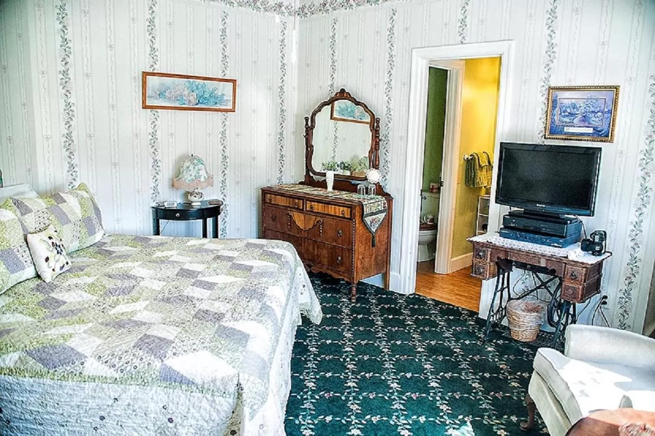 King Room in Anchorage Inn