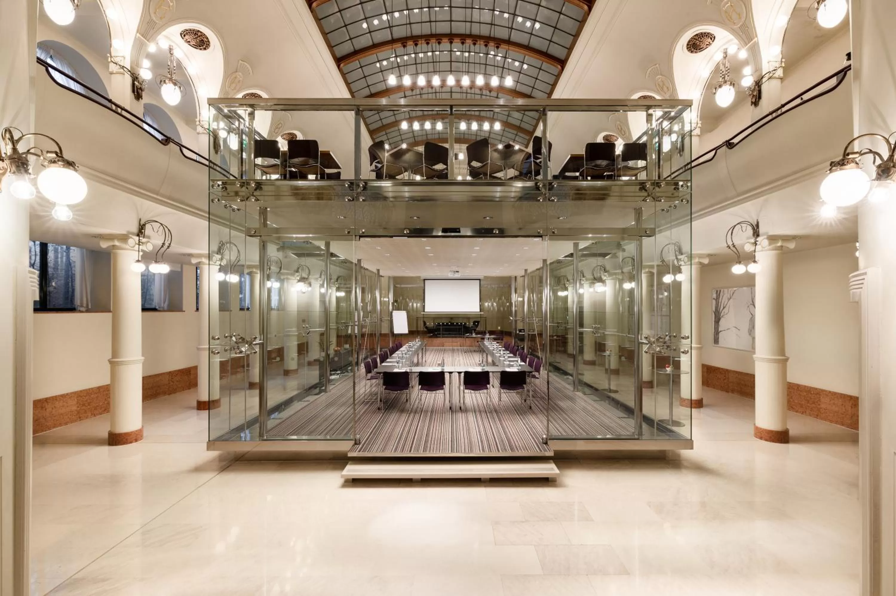 Restaurant/places to eat in K+K Hotel Central