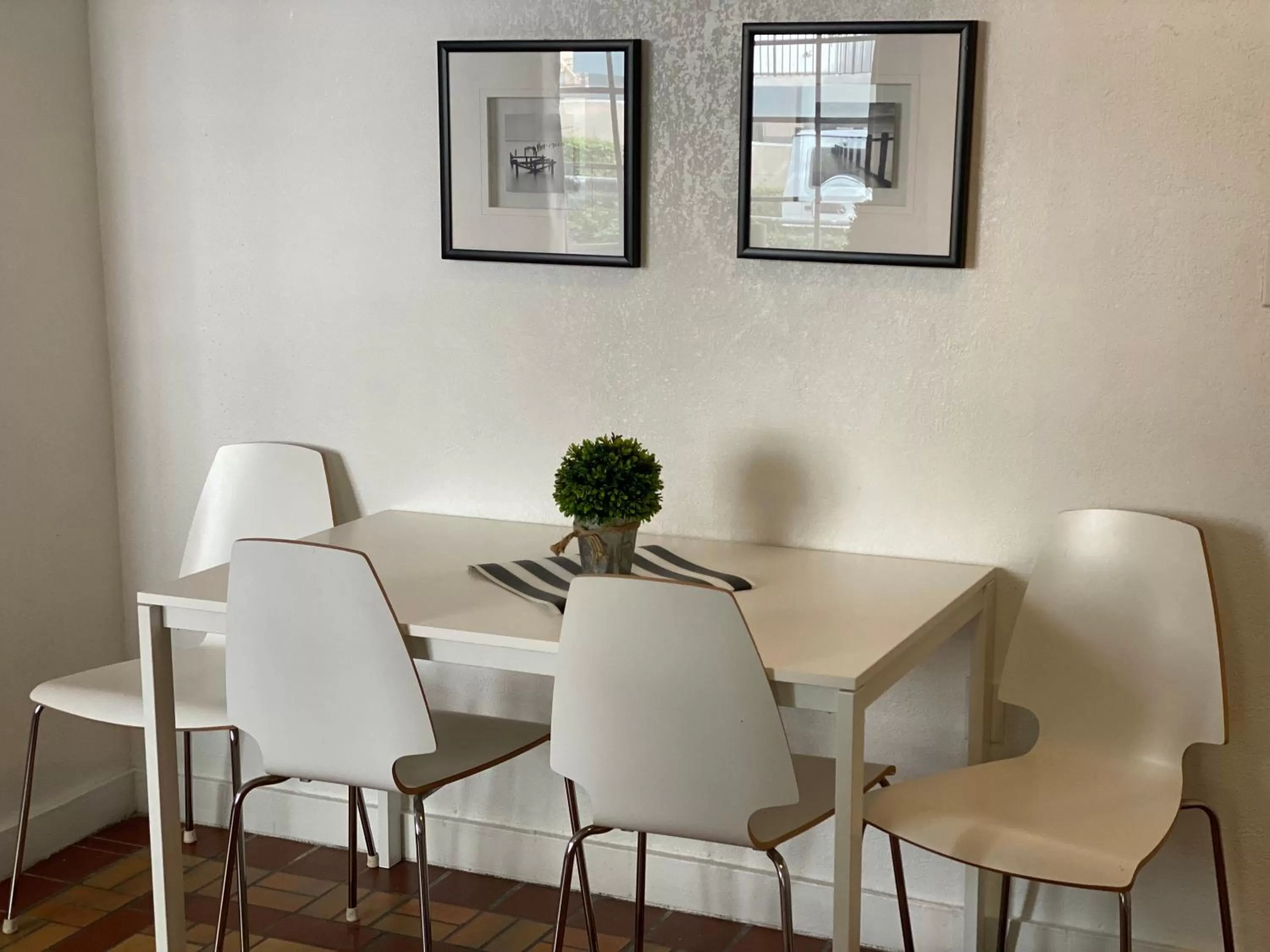 Dining area in Harding Boutique Apartments