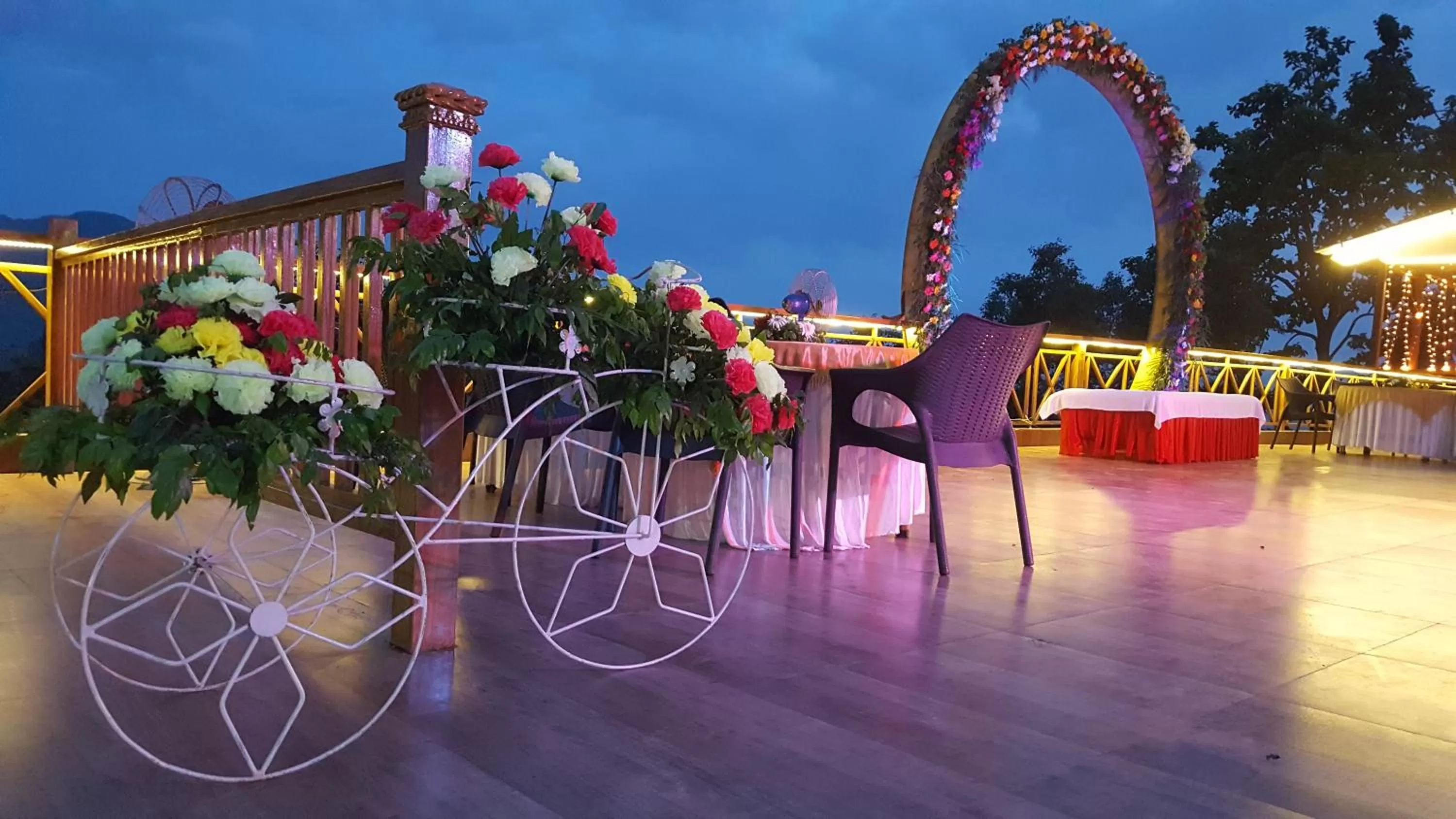 Restaurant/places to eat in Hotel Rajpur Heights