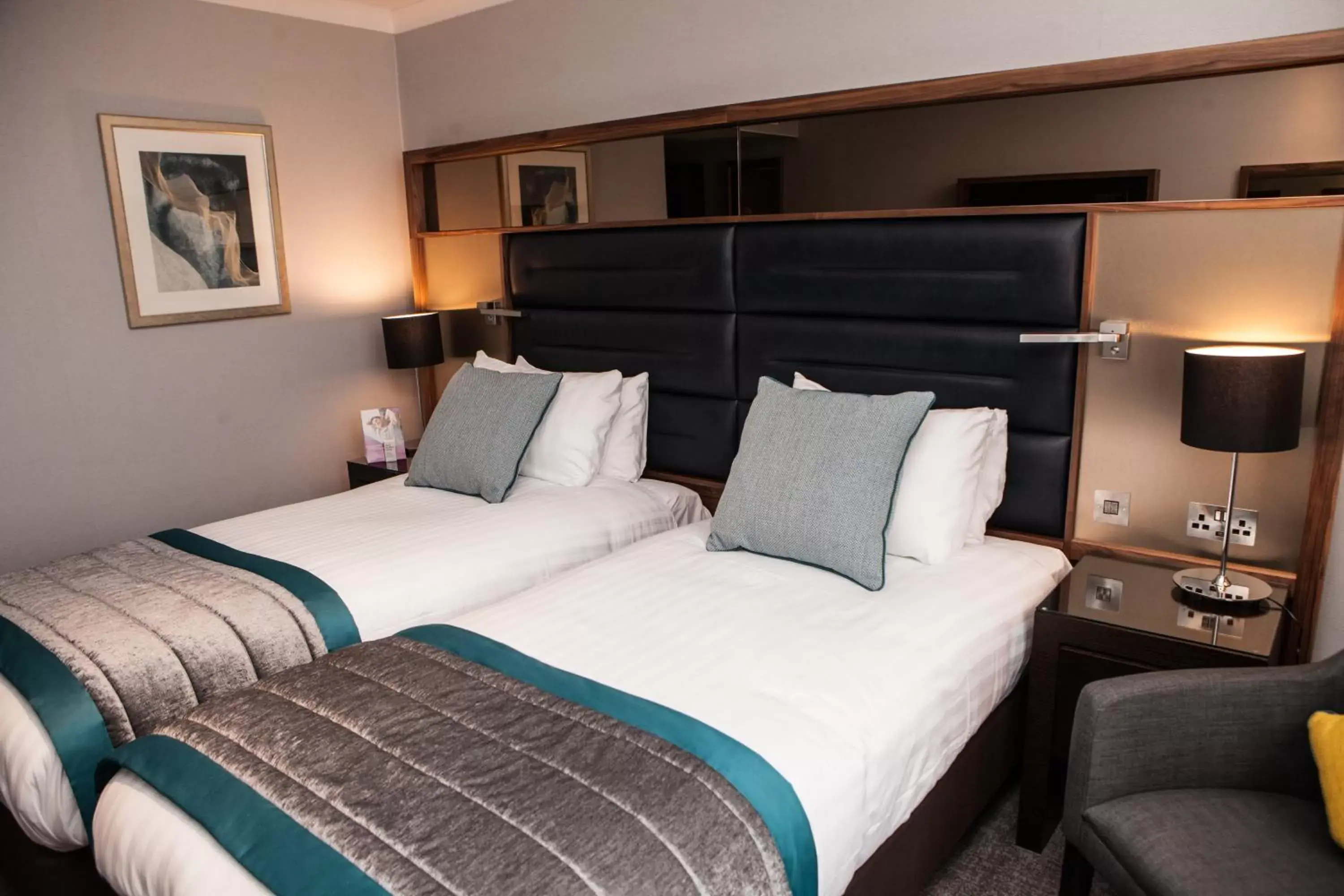 Deluxe Double or Twin Room in Elite Venue Selection Felbridge - Gatwick Deluxe Double or Twin Room in Elite Venue Selection Felbridge - Gatwick
