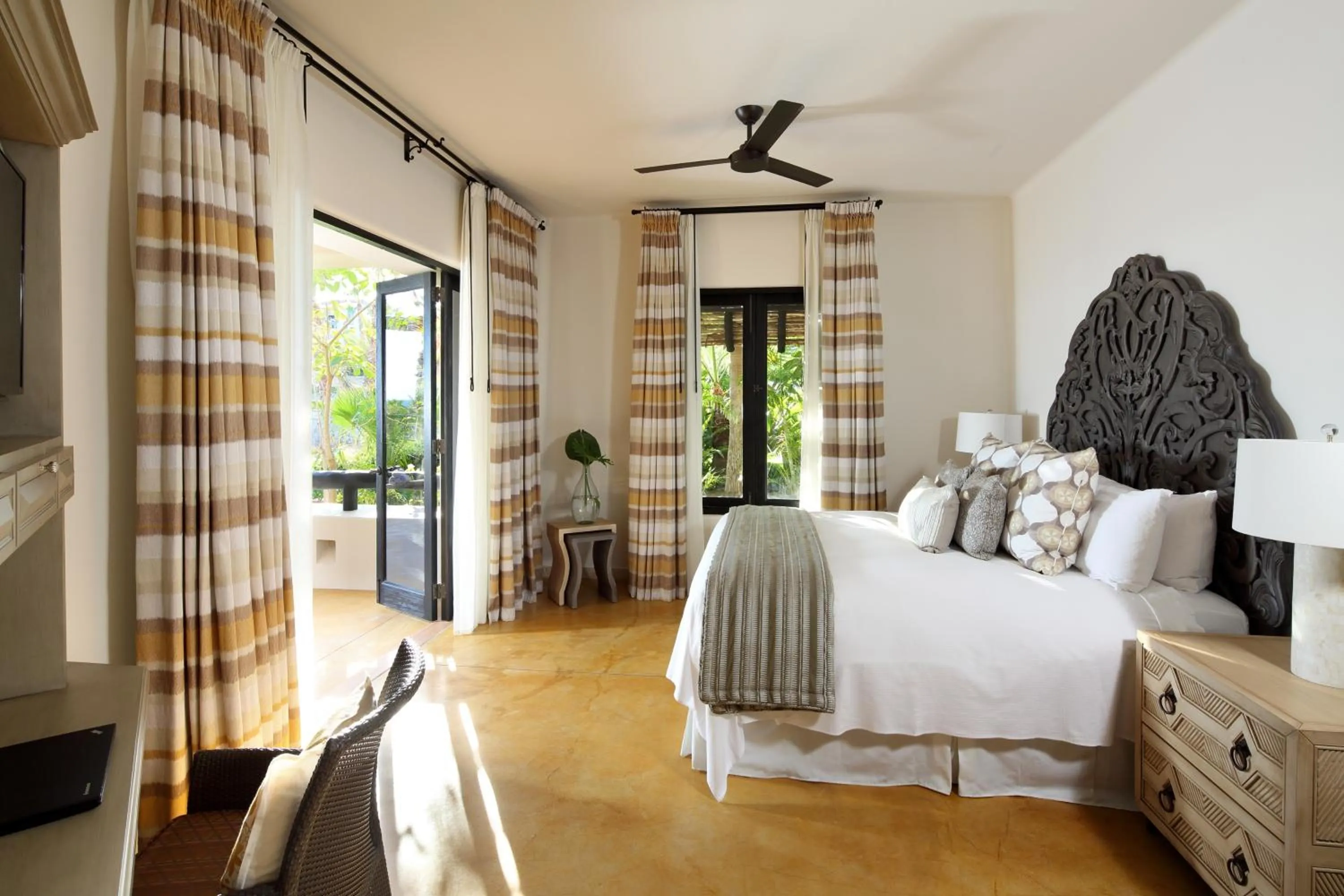 Bed in Esperanza, Auberge Collection