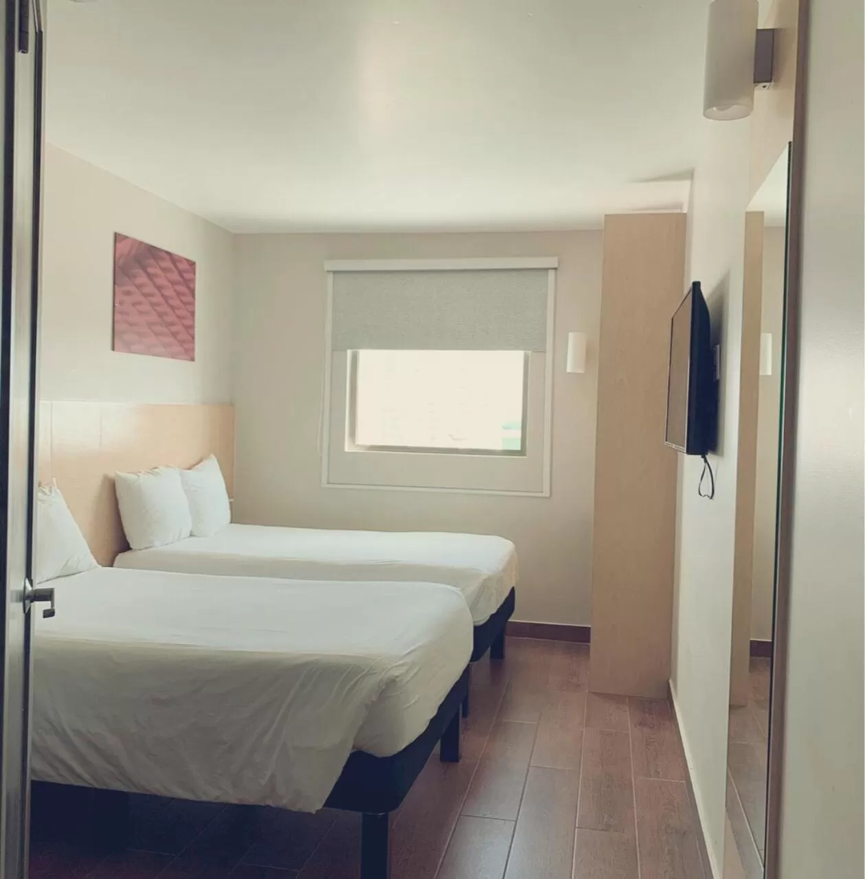 Photo of the whole room, Bed in Ibis Cancun Centro