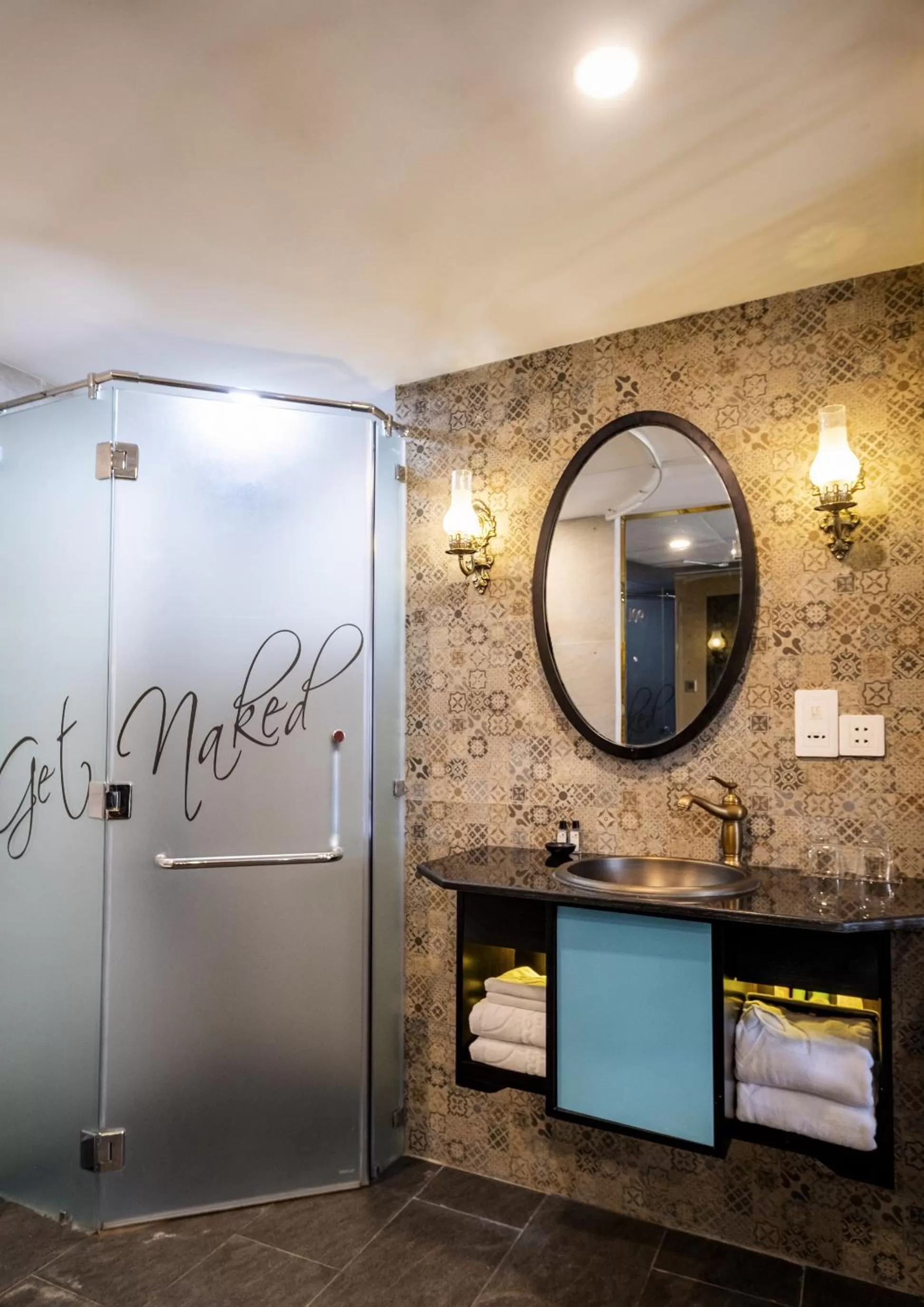 Toilet in Sanouva Saigon Hotel