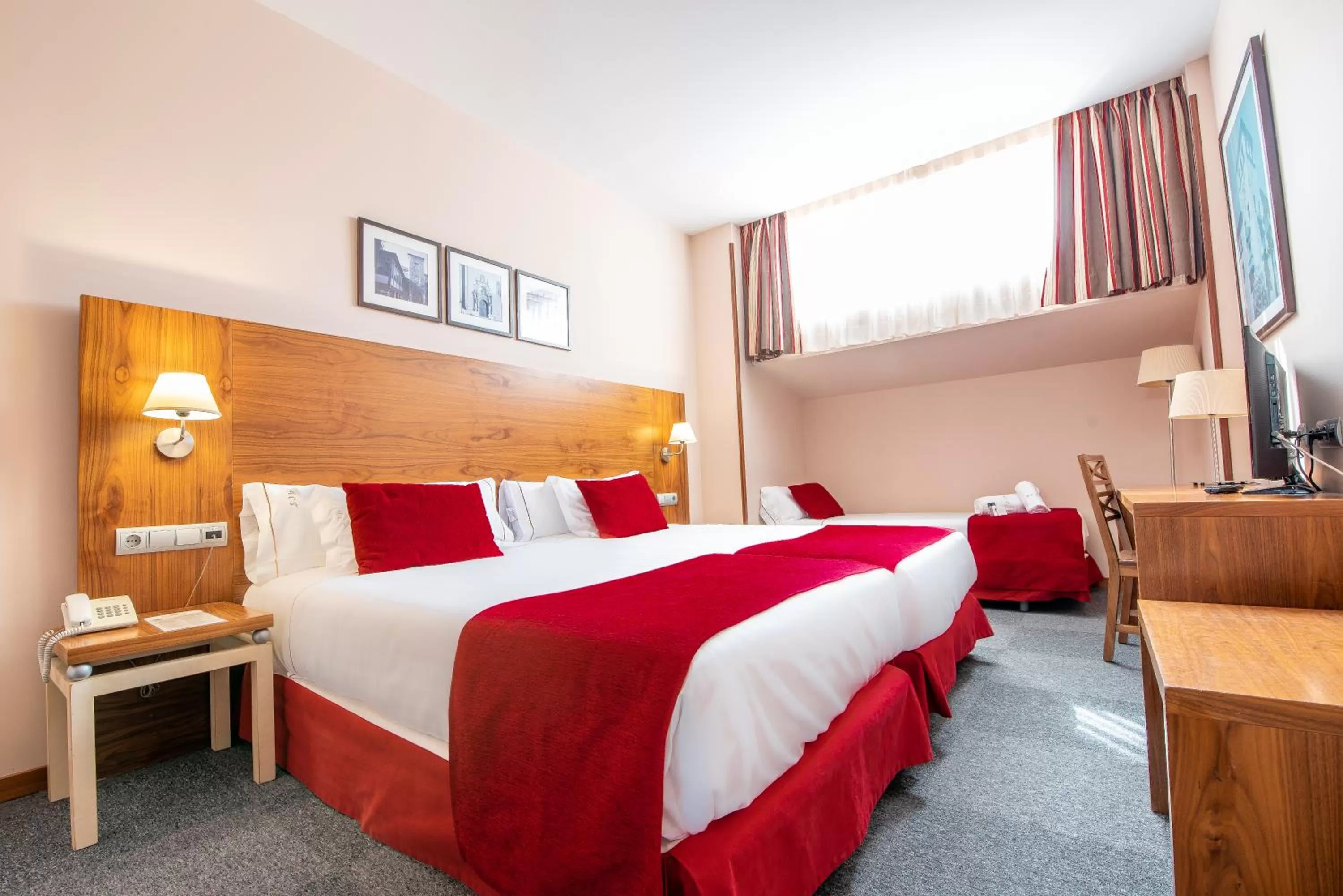 Photo of the whole room, Bed in Hospedium Hotel Casino Del Tormes