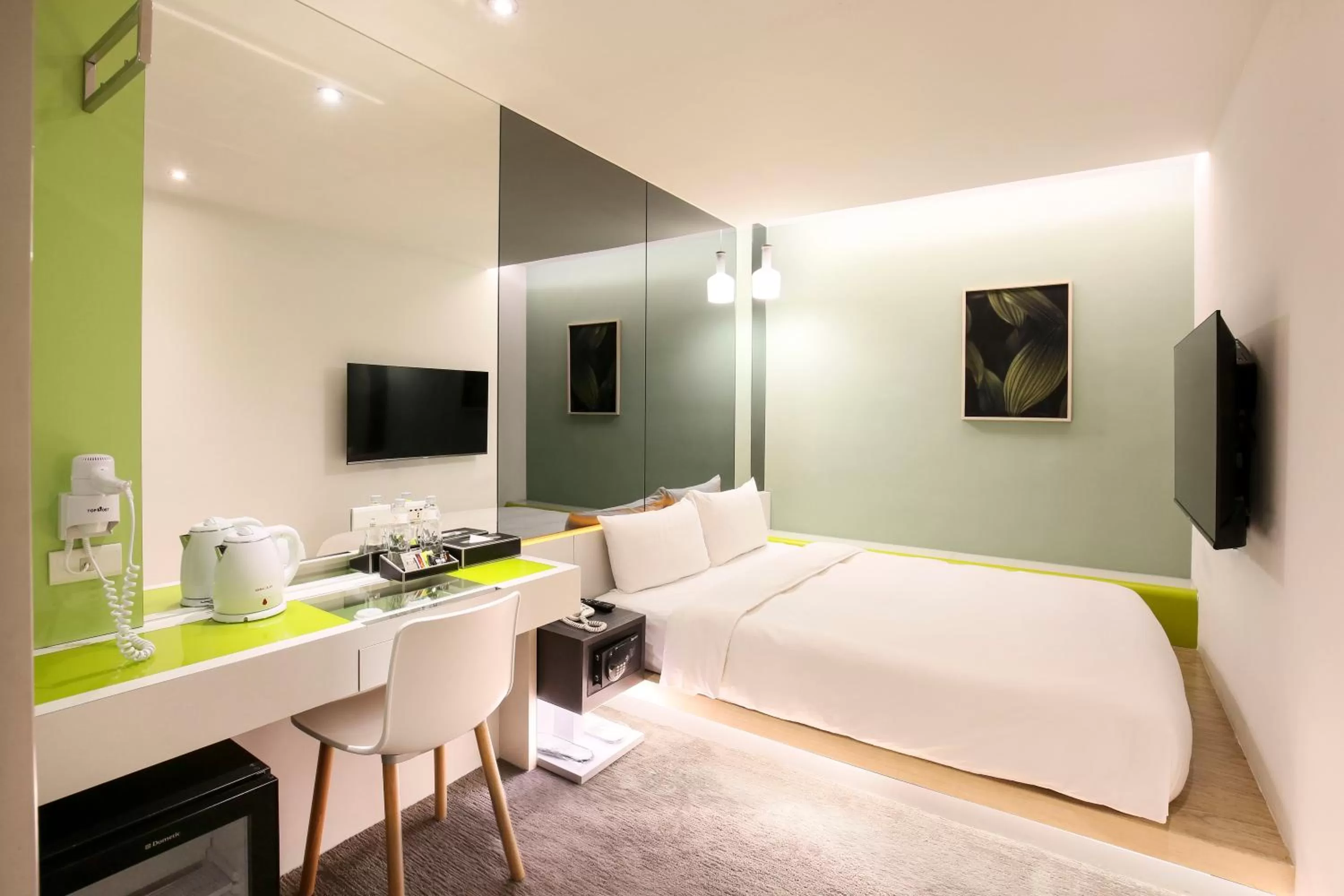 Photo of the whole room, Bed in CityInn Hotel Taipei Station Branch III