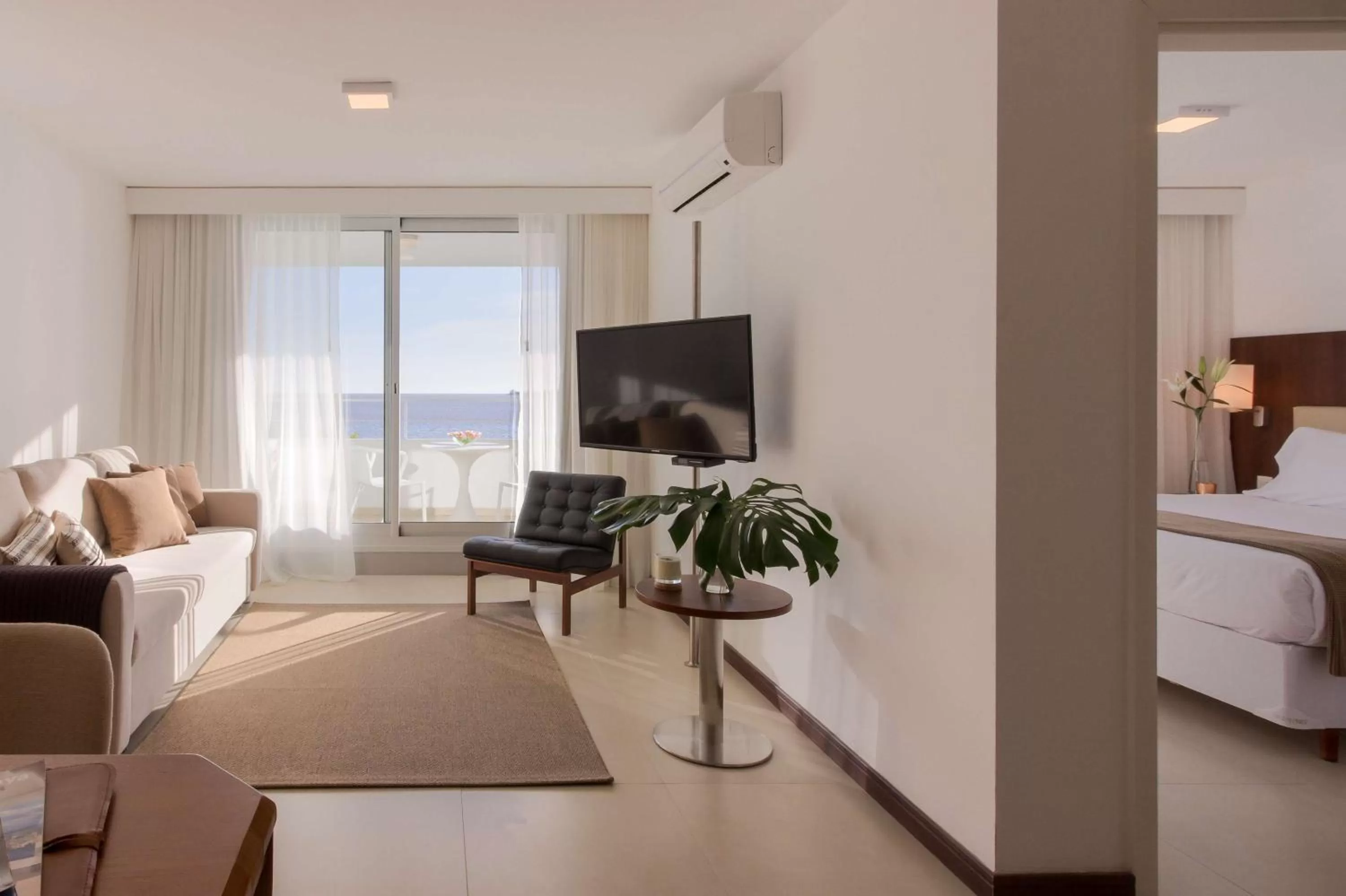 Photo of the whole room, Bed in Dazzler by Wyndham Colonia