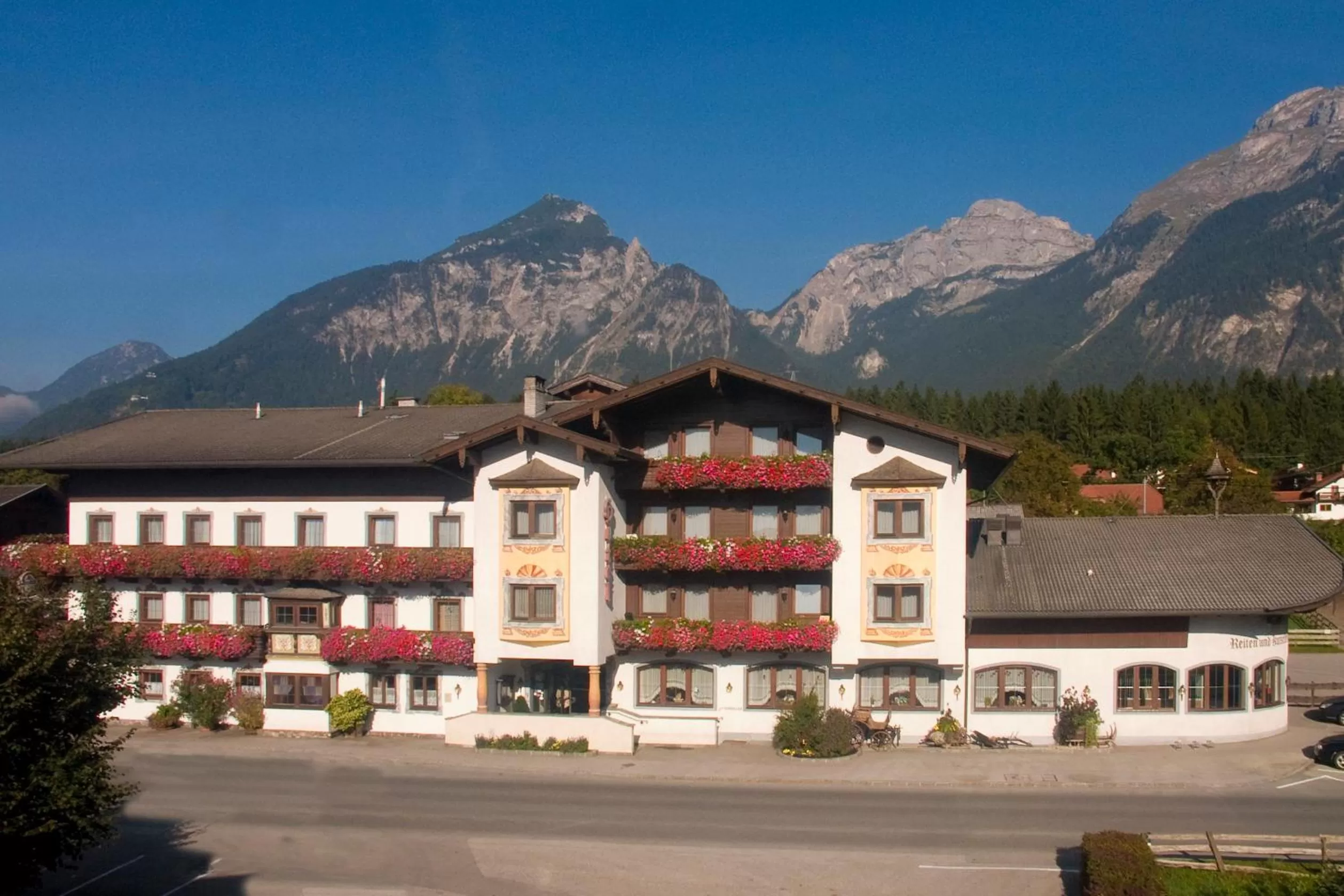 Facade/entrance, Property Building in Hotel Hauserwirt