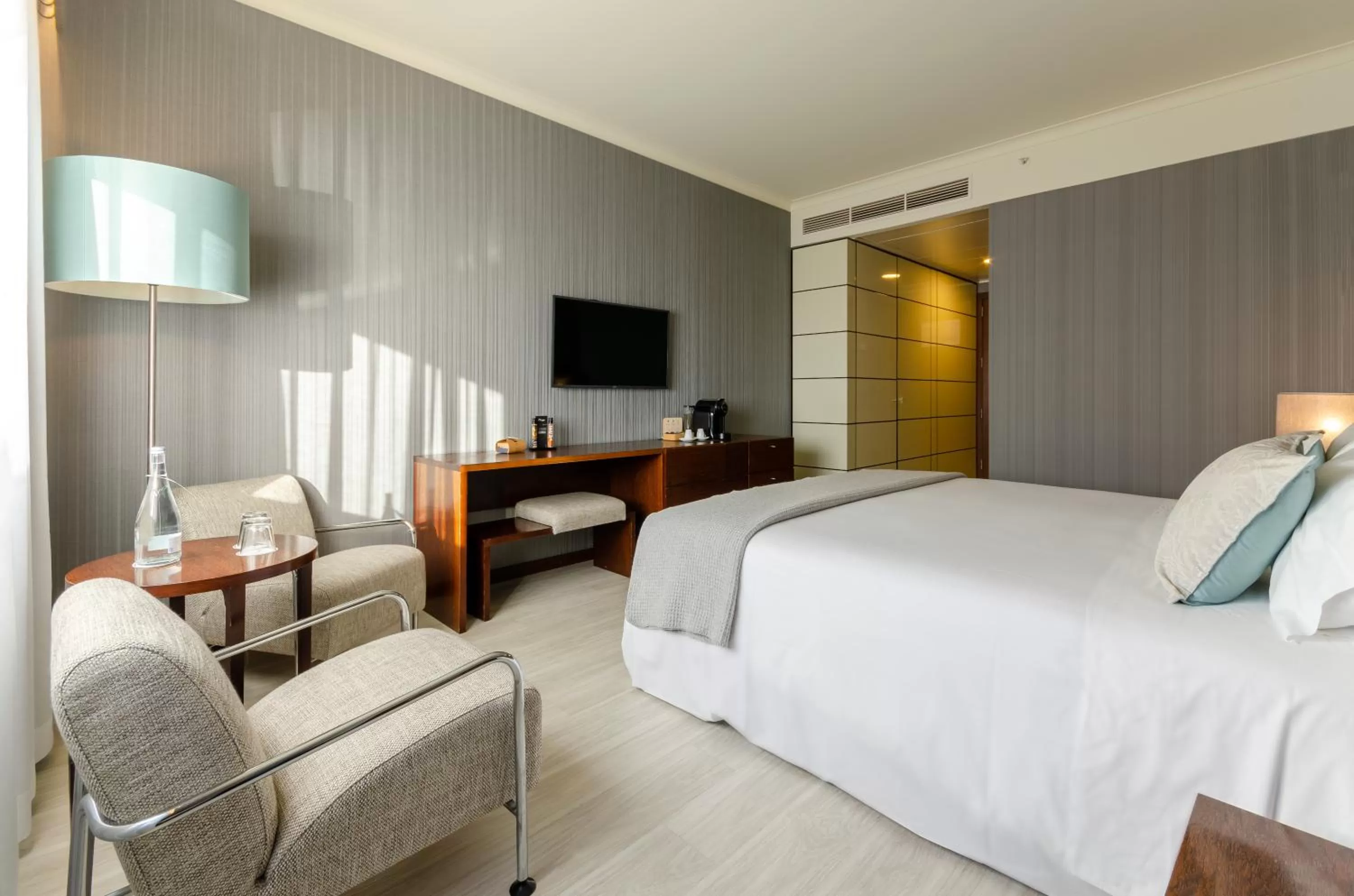 Bedroom, Bed in Olissippo Oriente