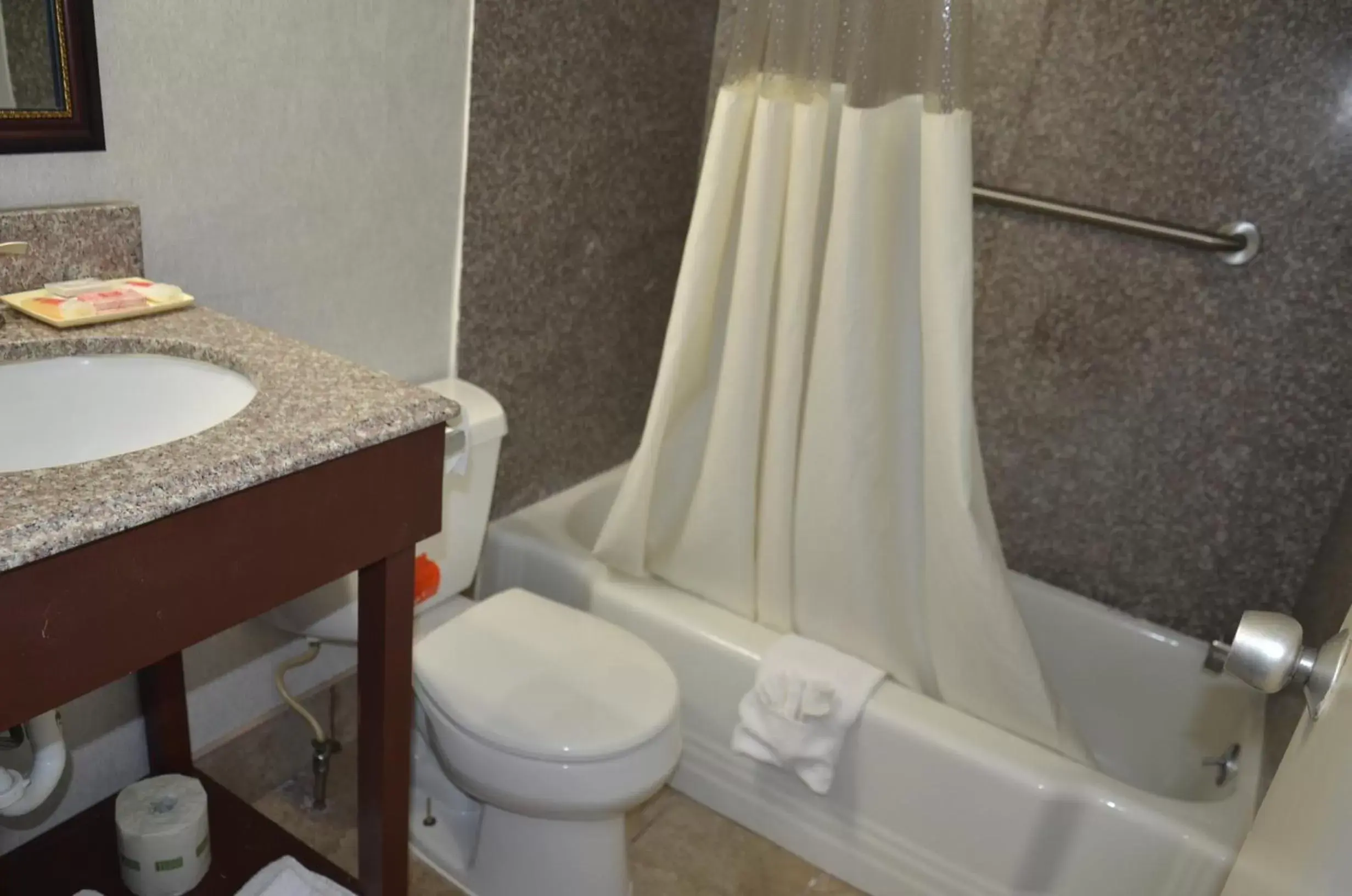 Standard King Room - Non-Smoking in Red Carpet Inn and Suites Ebensburg Standard King Room - Non-Smoking in Red Carpet Inn and Suites Ebensburg