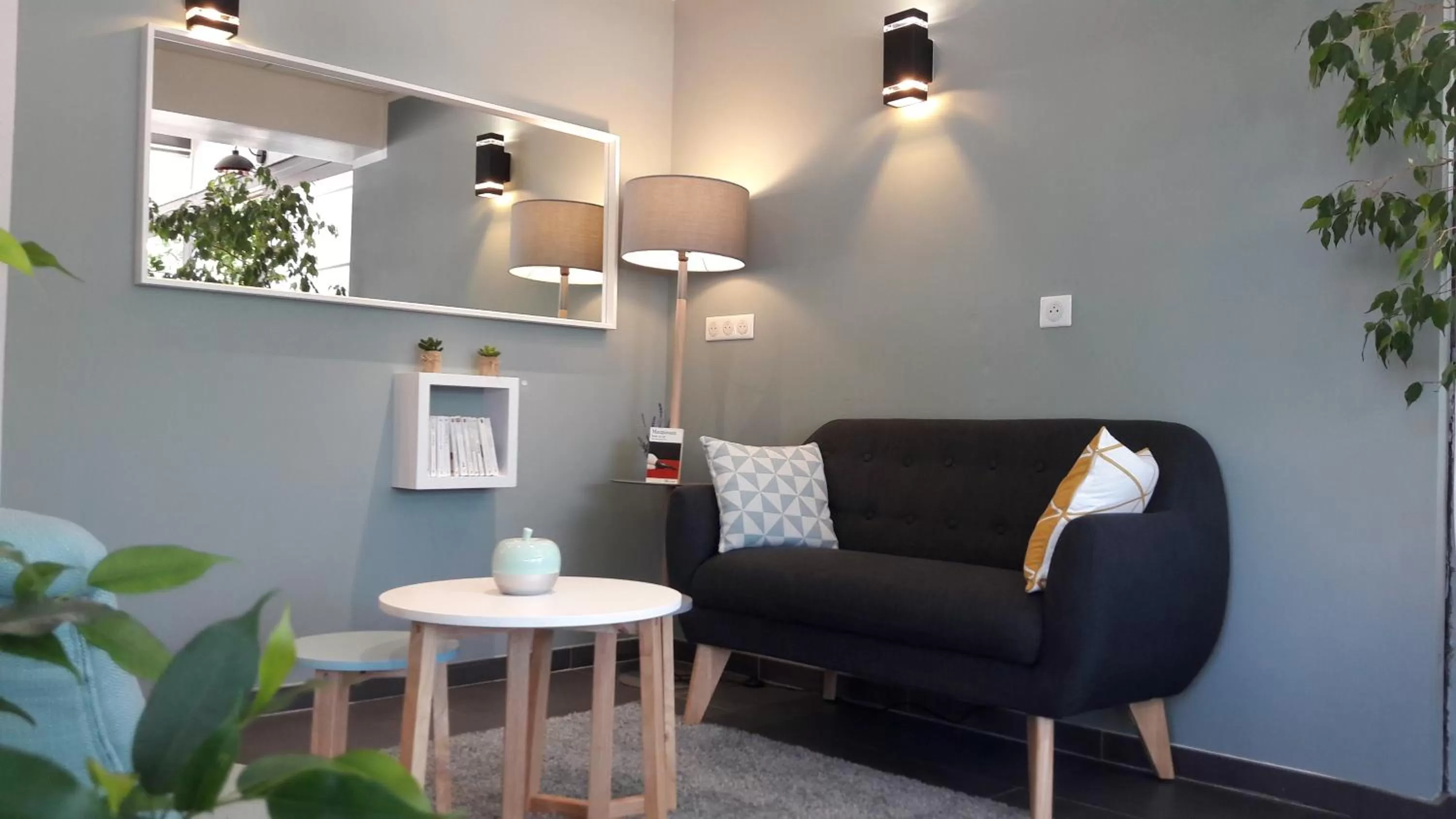 Lounge or bar in Hôtel Lapeyronie