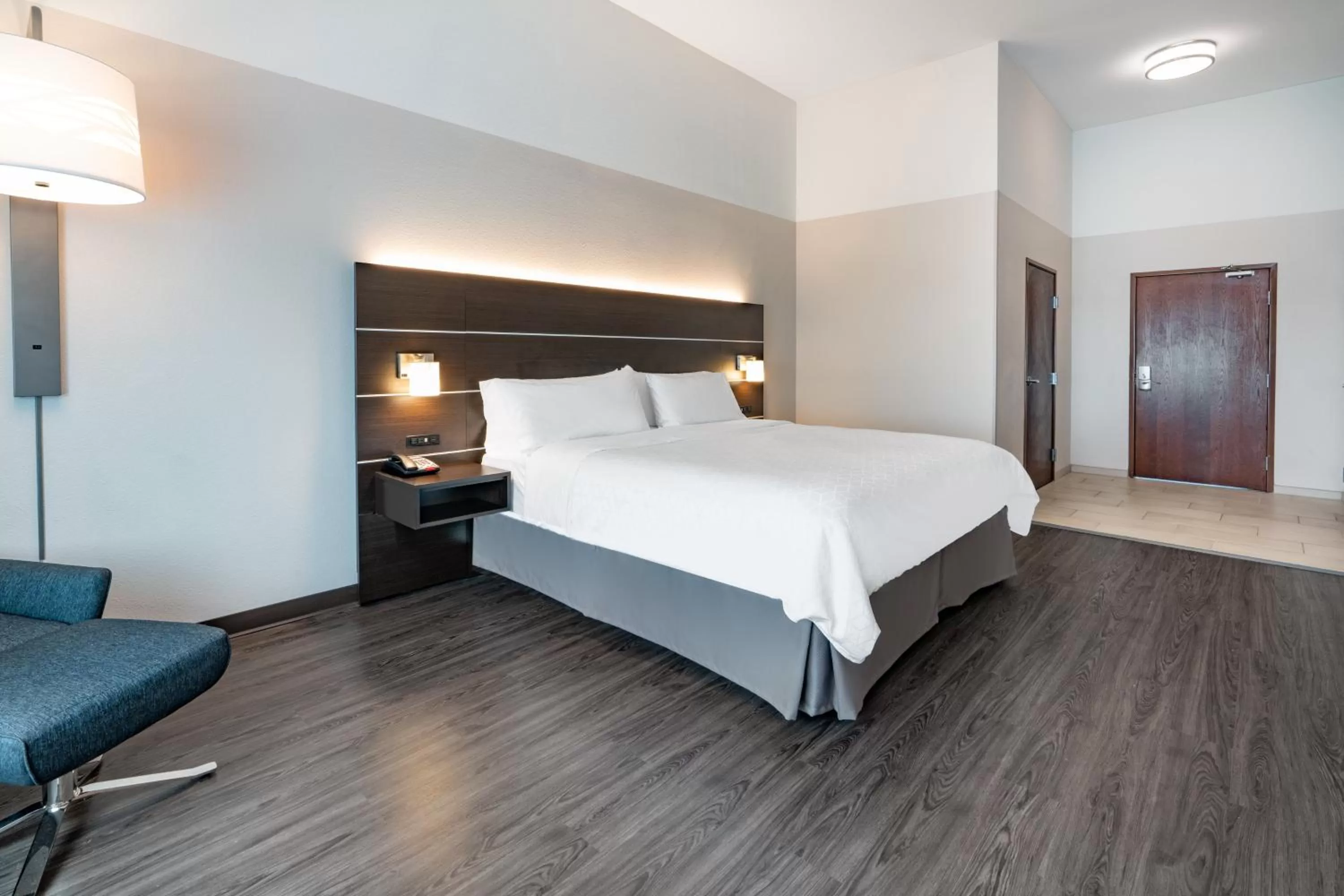 Photo of the whole room, Bed in Holiday Inn Express & Suites Trinidad by IHG