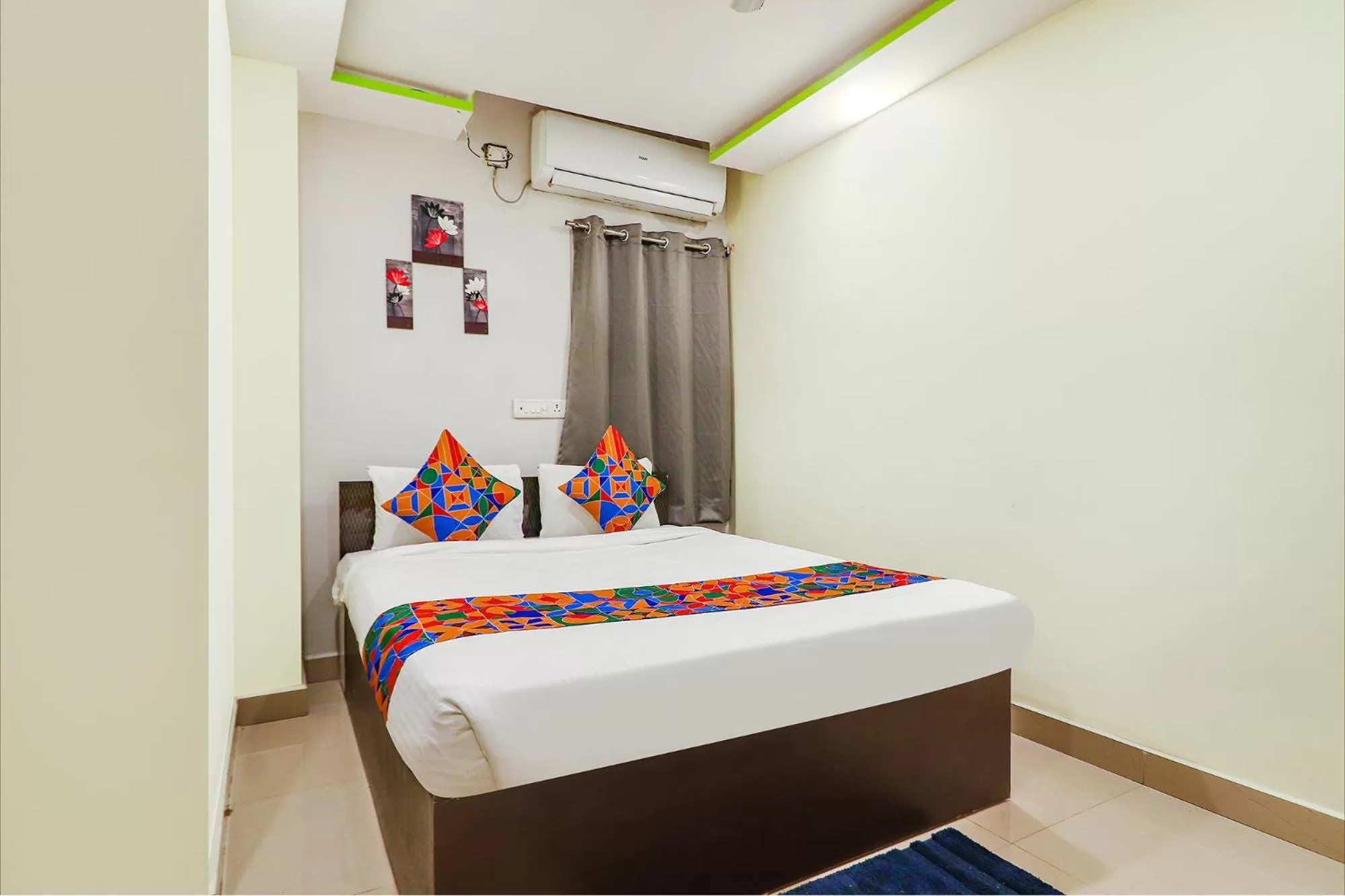 Photo of the whole room, Bed in FabExpress Broholic Suites - Nr JNTU Kukatpally
