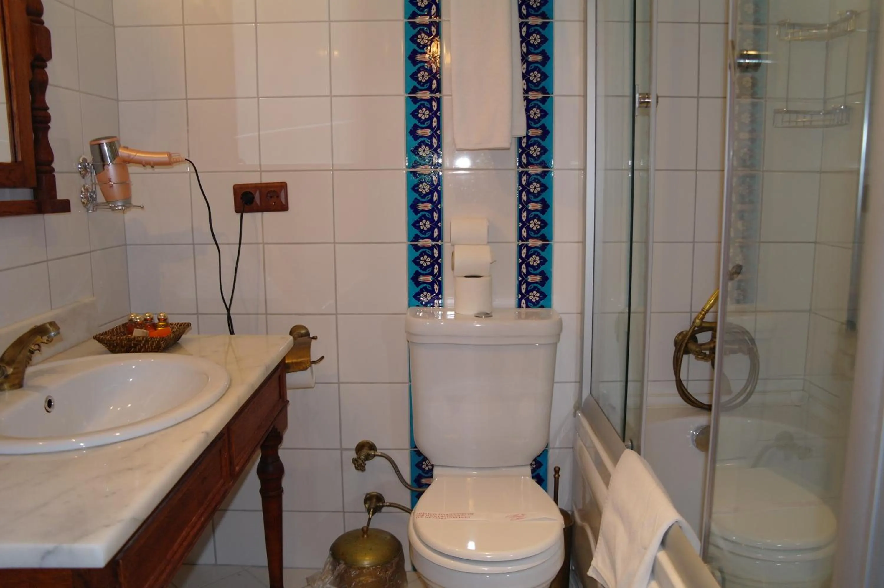 Toilet in Aruna Boutique Hotel