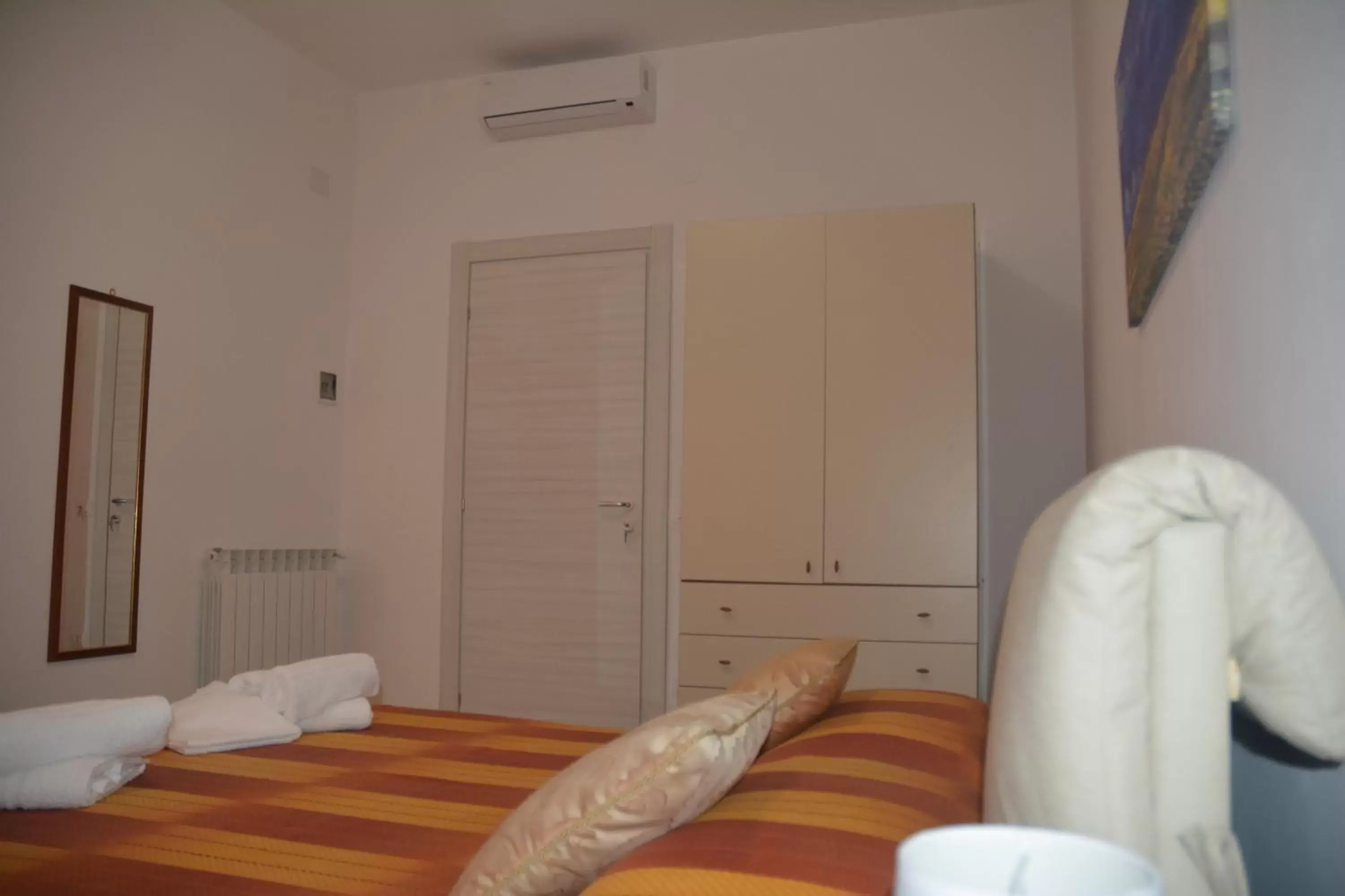 Queen Room - single occupancy in ART B&B Queen Room - single occupancy in ART B&B