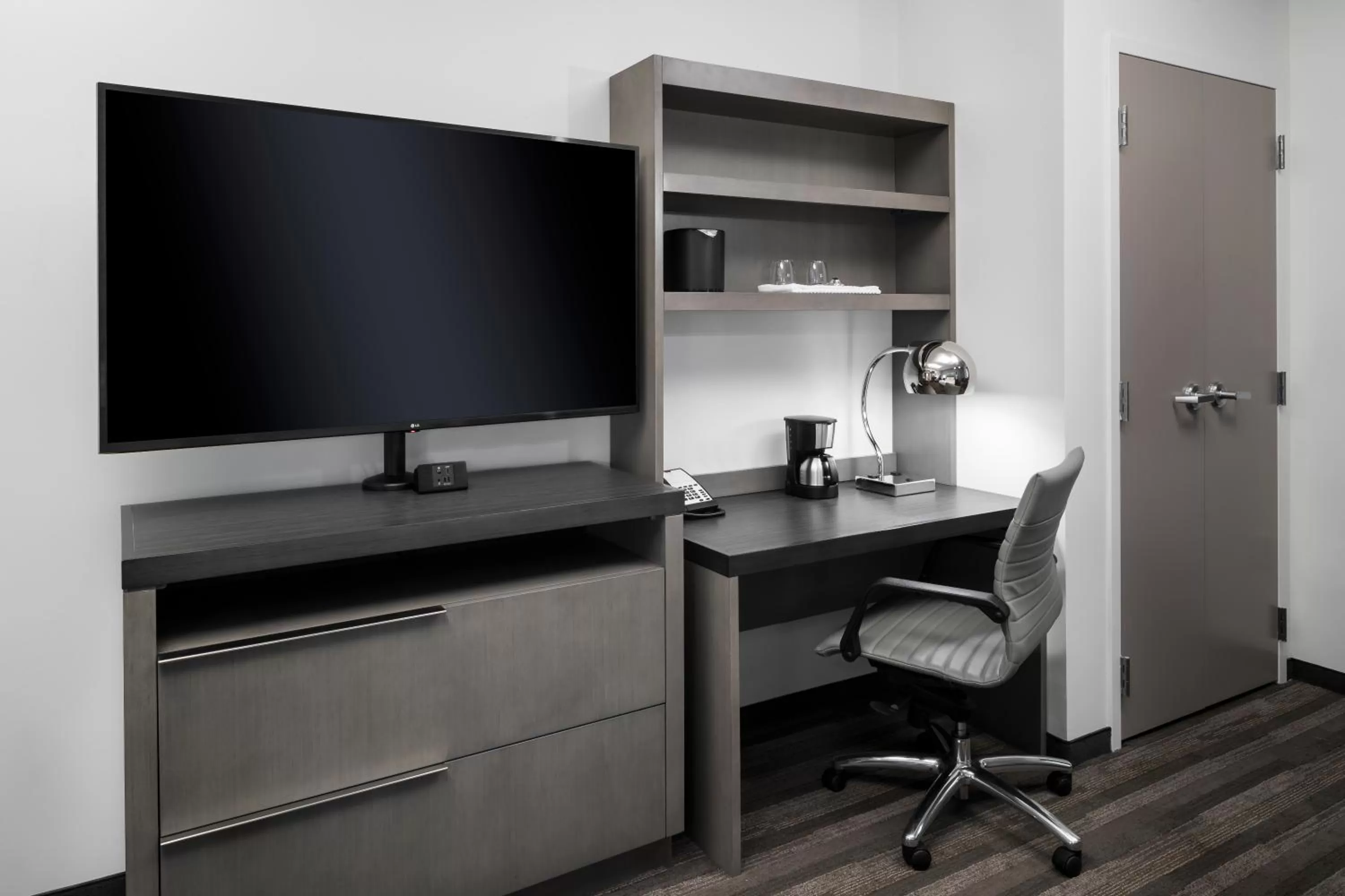 TV and multimedia in Hyatt House Tempe Phoenix University