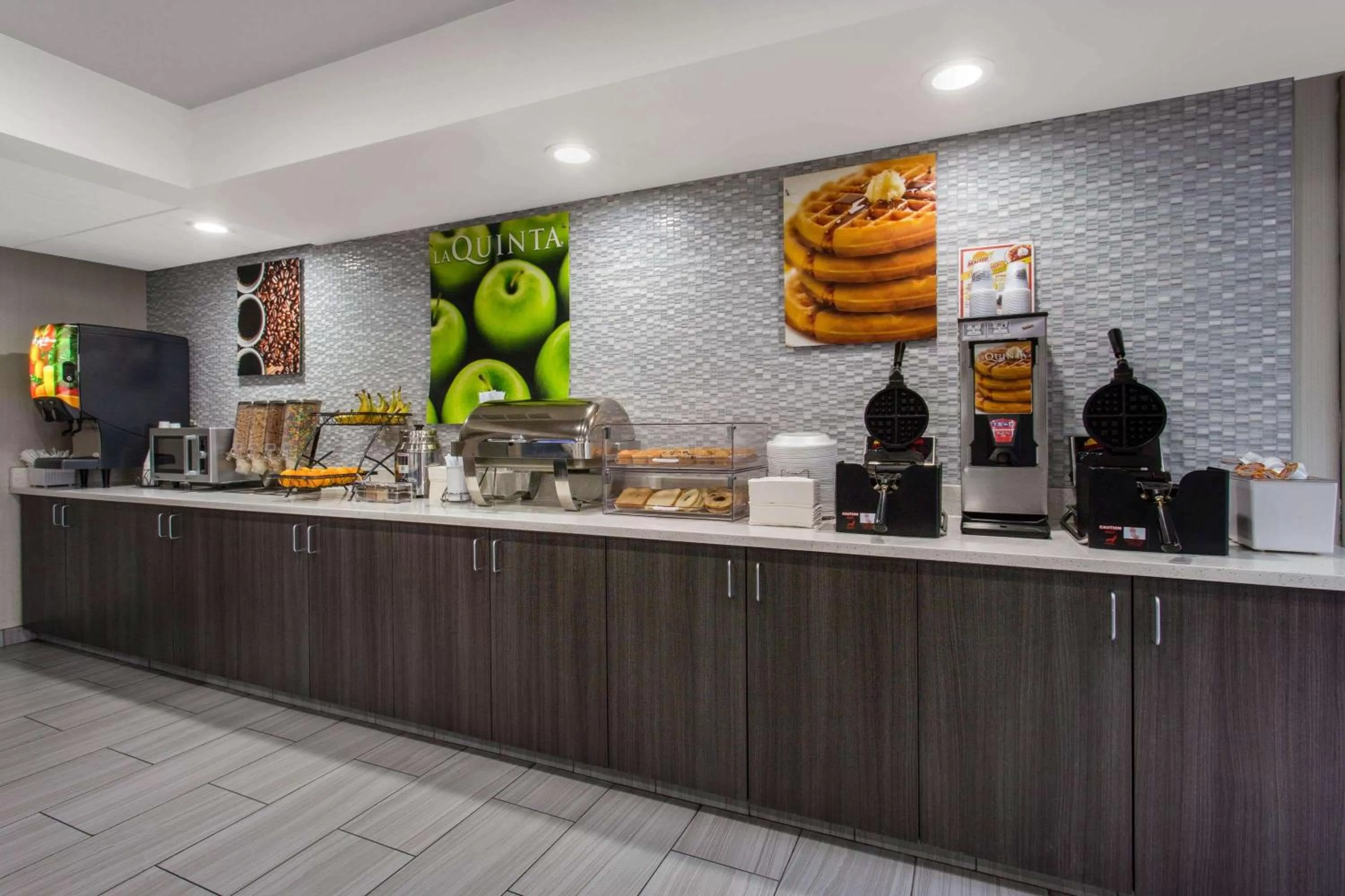 Restaurant/places to eat in La Quinta by Wyndham Effingham