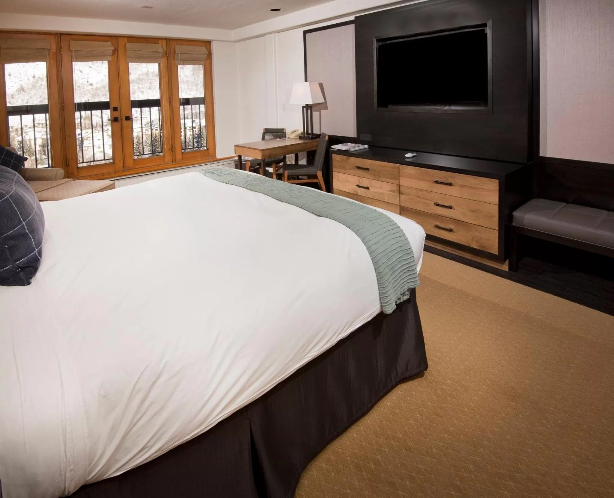 Photo of the whole room, Bed in The Pines Lodge, a RockResort, by Vail Resorts