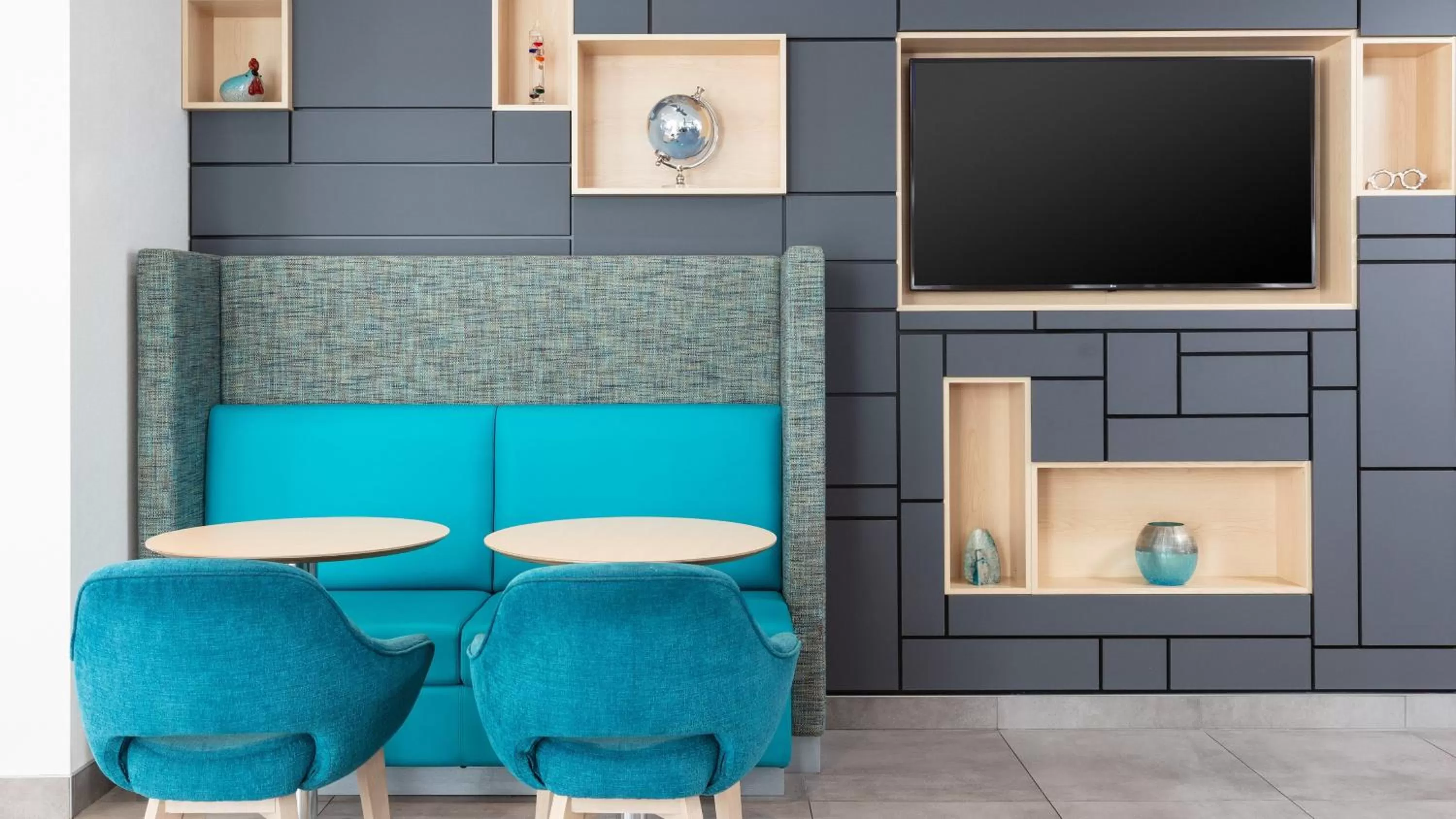 Lobby or reception in Holiday Inn Express Quebec City-Sainte Foy by IHG