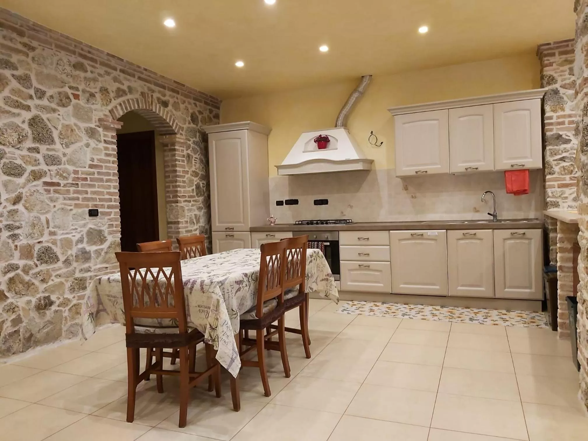 Kitchen or kitchenette in B&B il Baglio