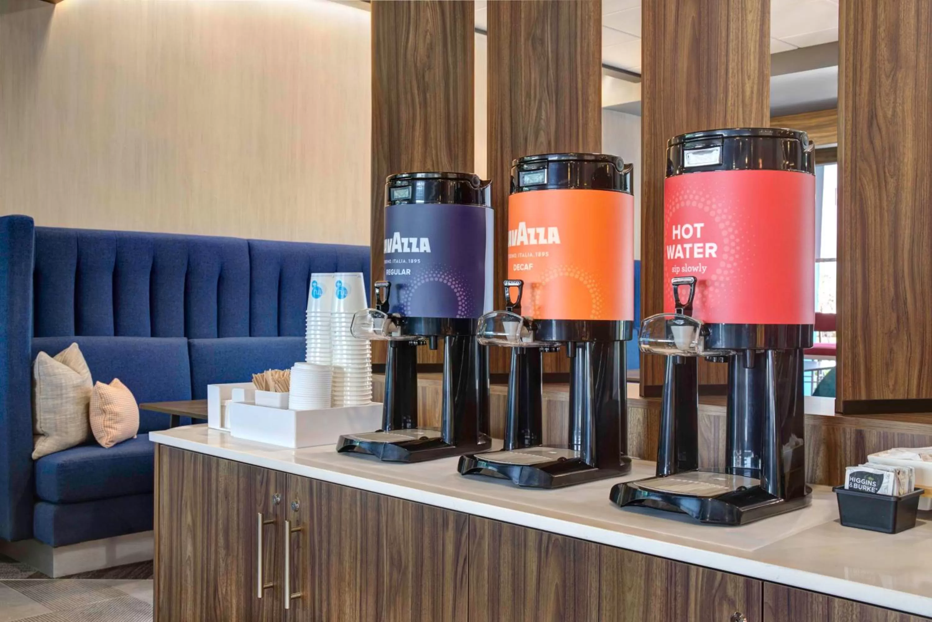 Dining area in Tru By Hilton Toronto Airport West