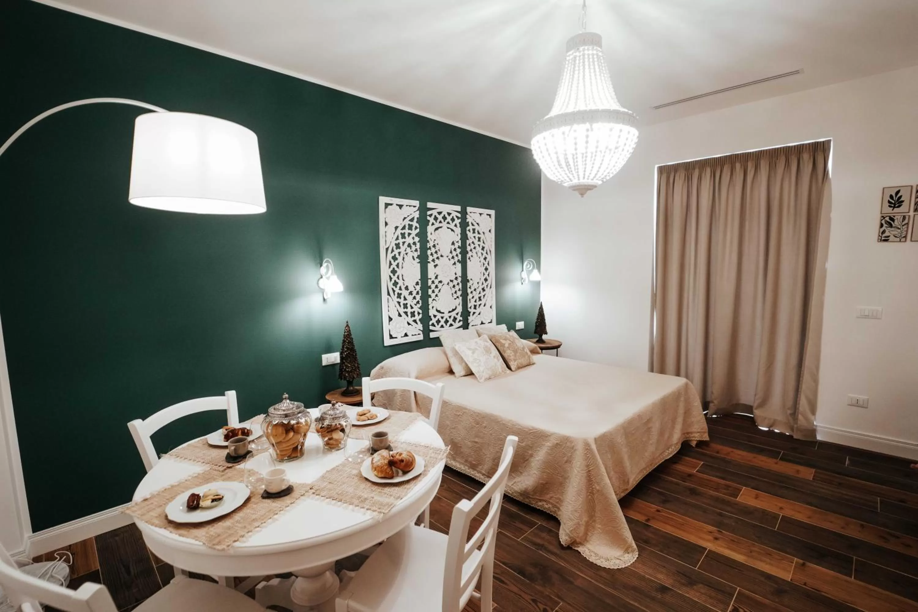 Photo of the whole room, Restaurant/Places to Eat in ALMASOL - Charme Experience