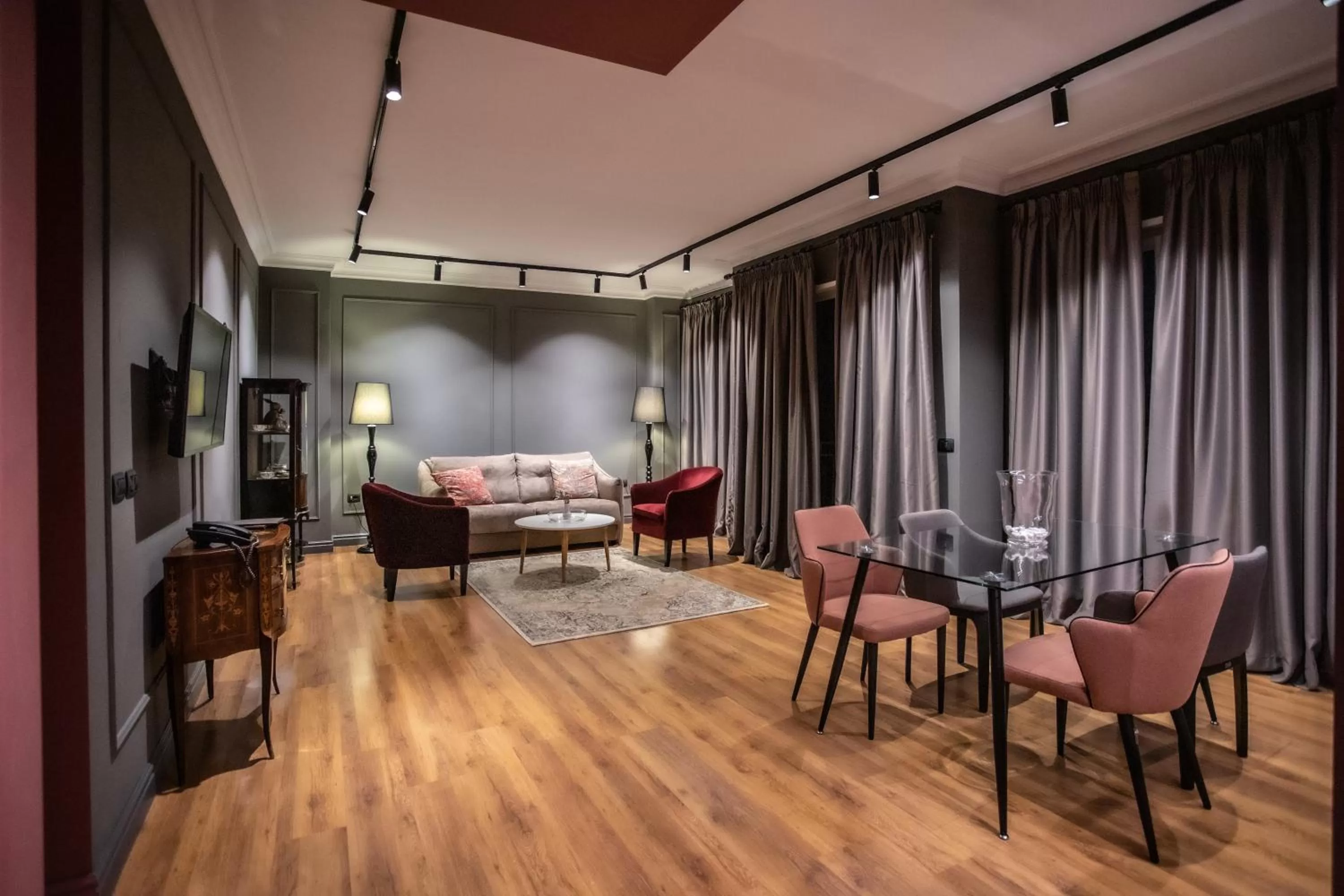 Seating area in Mondial Hotel