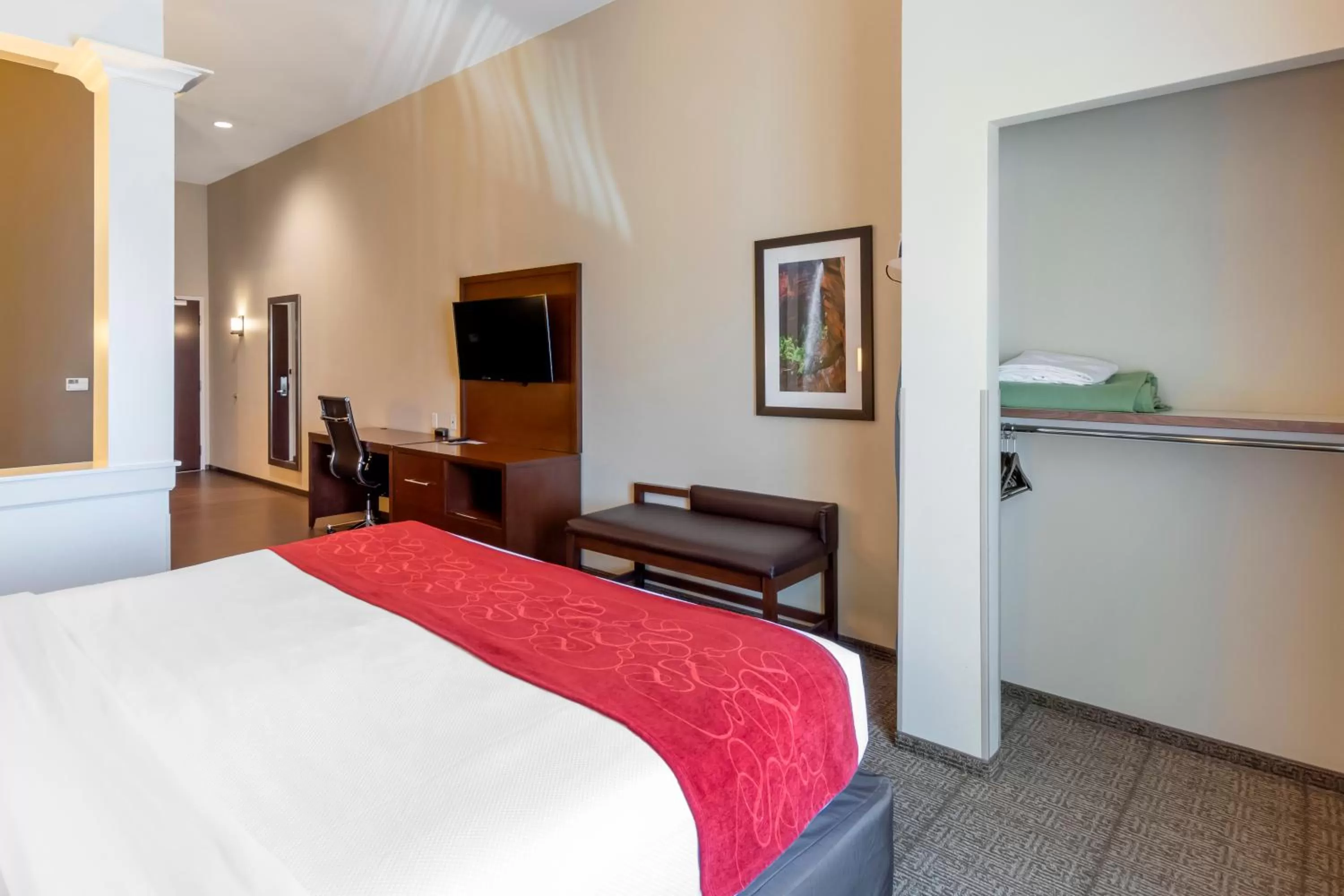 TV and multimedia, Bed in Comfort Suites St George - University Area