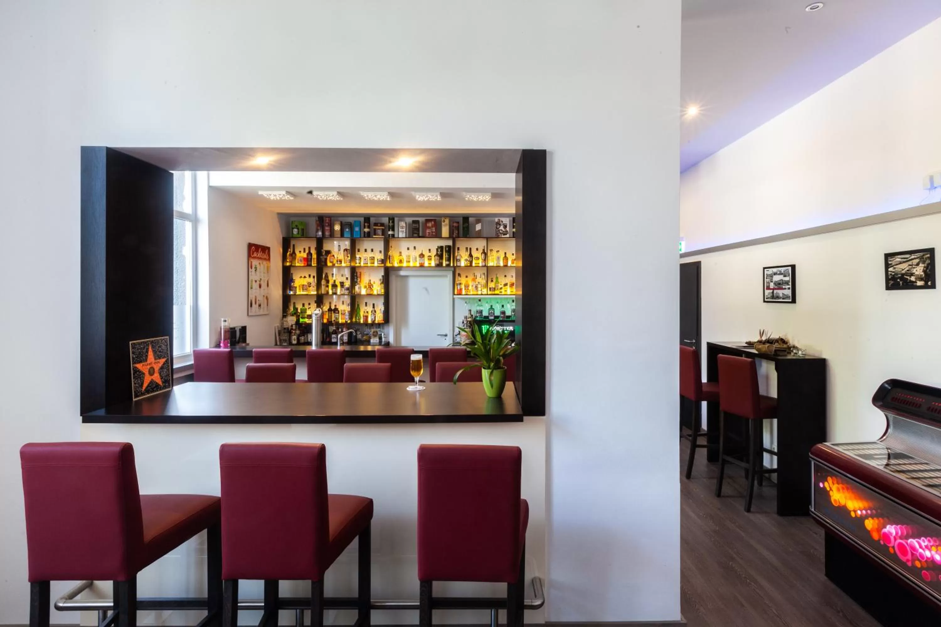 Lounge or bar in Ruhr Inn Hotel
