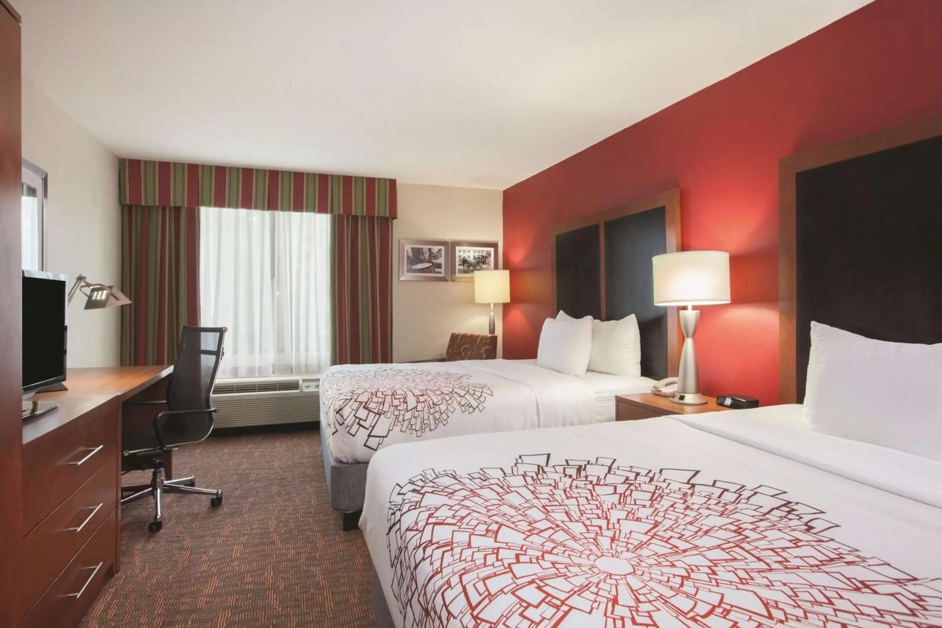 Queen Room with Two Queen Beds - Non-Smoking in La Quinta by Wyndham Williamsburg Historic Area Queen Room with Two Queen Beds - Non-Smoking in La Quinta by Wyndham Williamsburg Historic Area