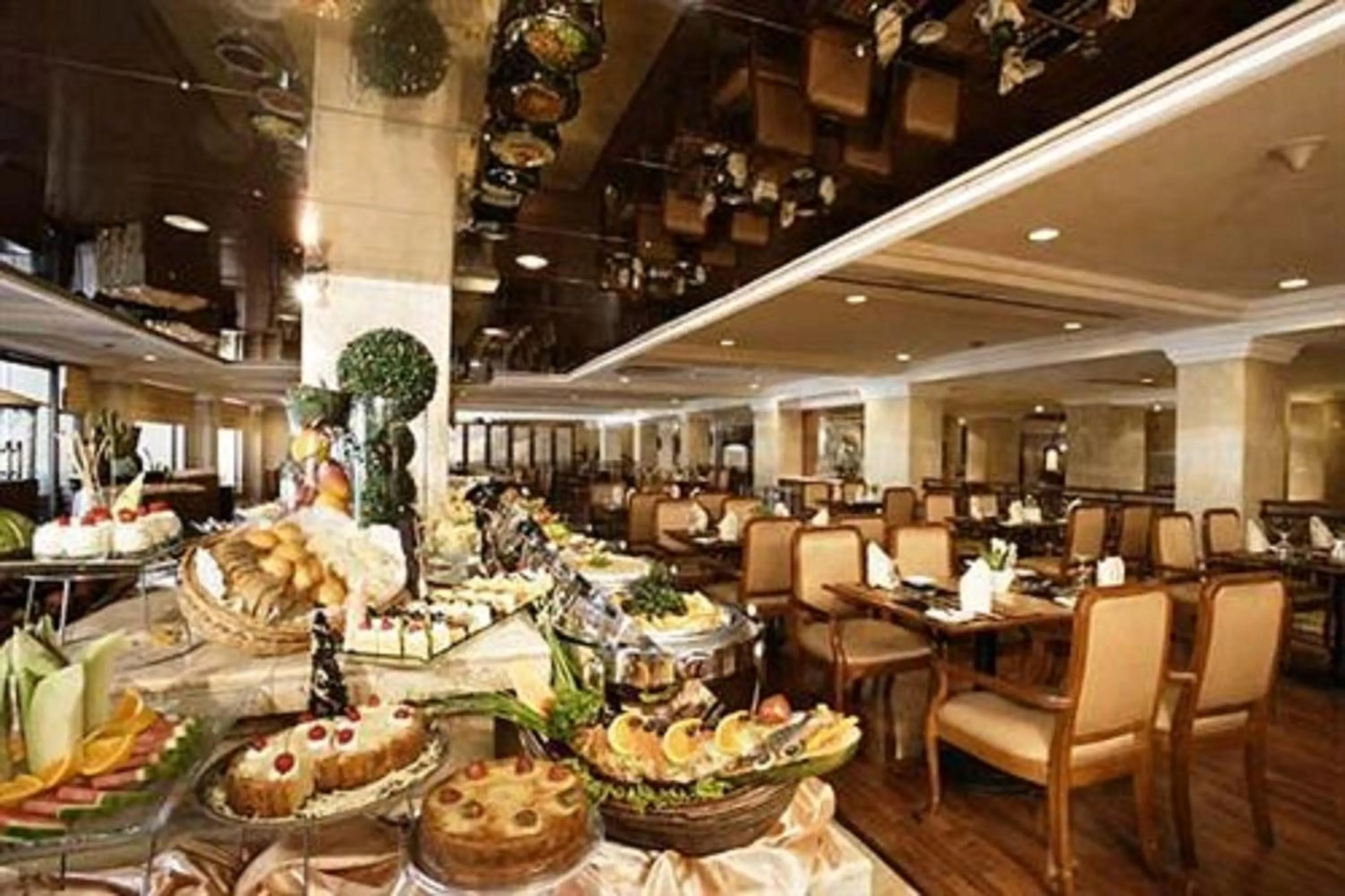 Restaurant/places to eat in Hotel New Saphir Yogyakarta