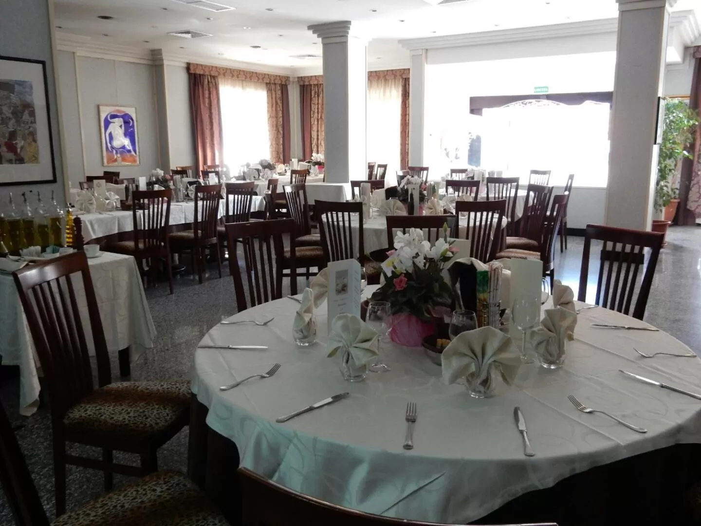 Restaurant/places to eat in Astor Hotel Vintage