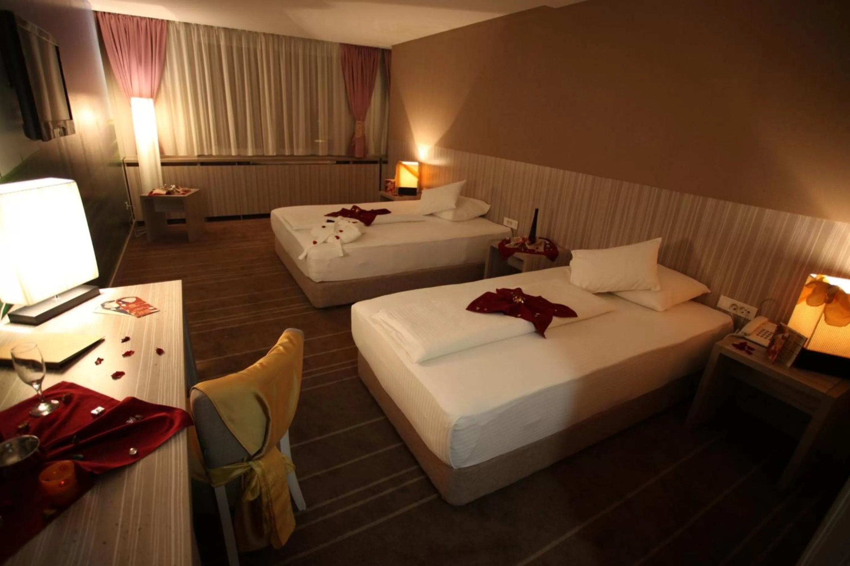 Bed in Hollywood Hotel