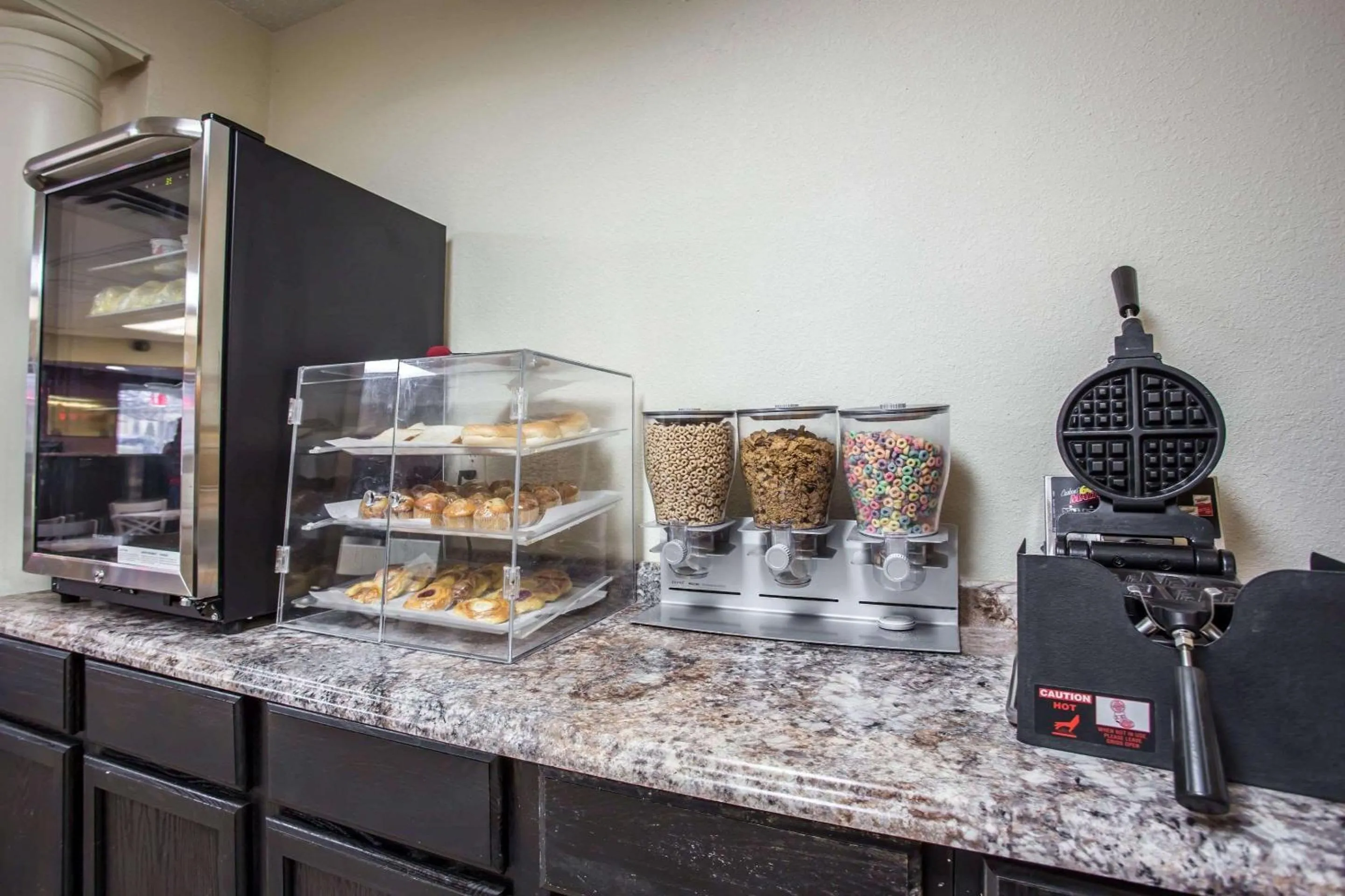 Restaurant/places to eat in Econo Lodge Salisbury South