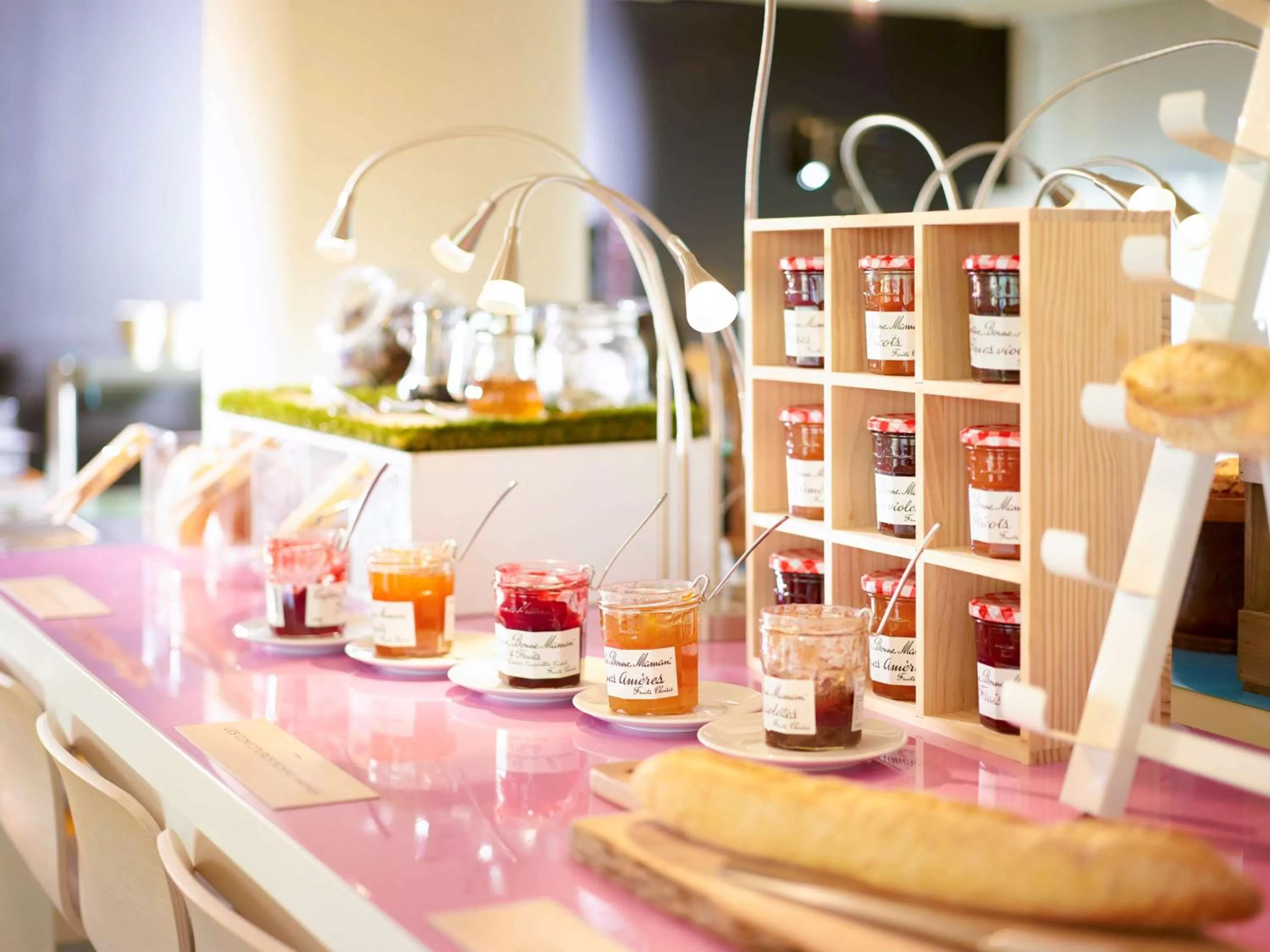 Restaurant/places to eat in The Novotel Toronto Centre