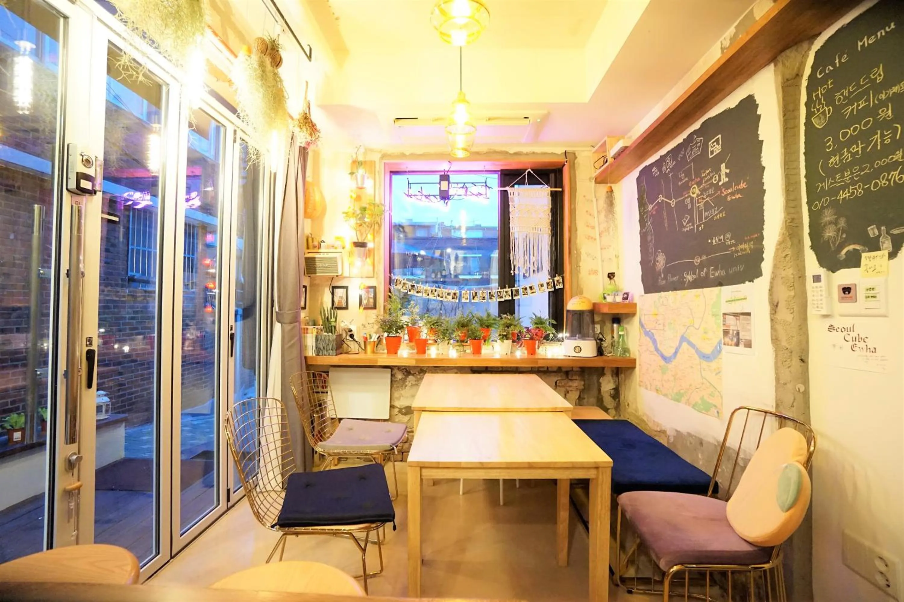 Communal lounge/ TV room in Seoulcube Ewha -Female only