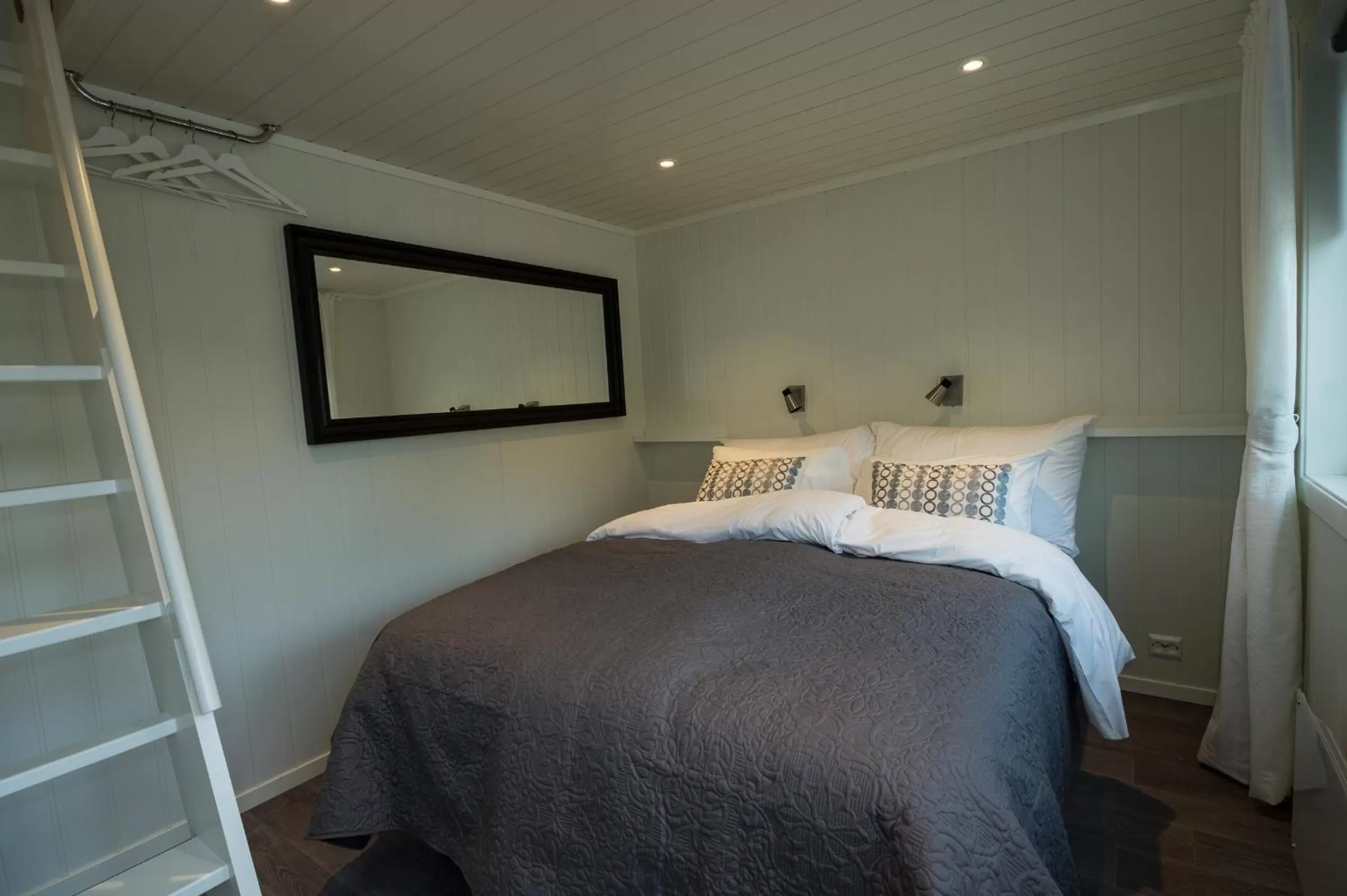 Bed, Room Photo in Krøgeneslåven Microtel