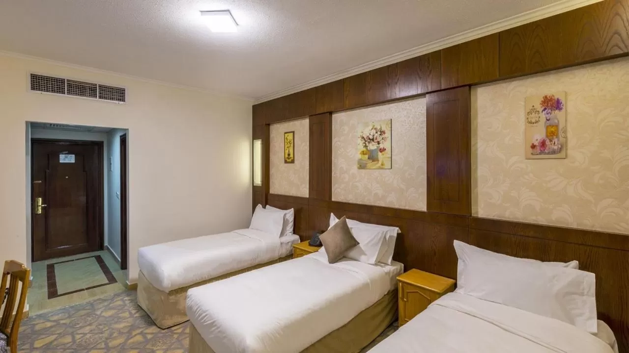 Bed in Jiwar Al Madina Hotel