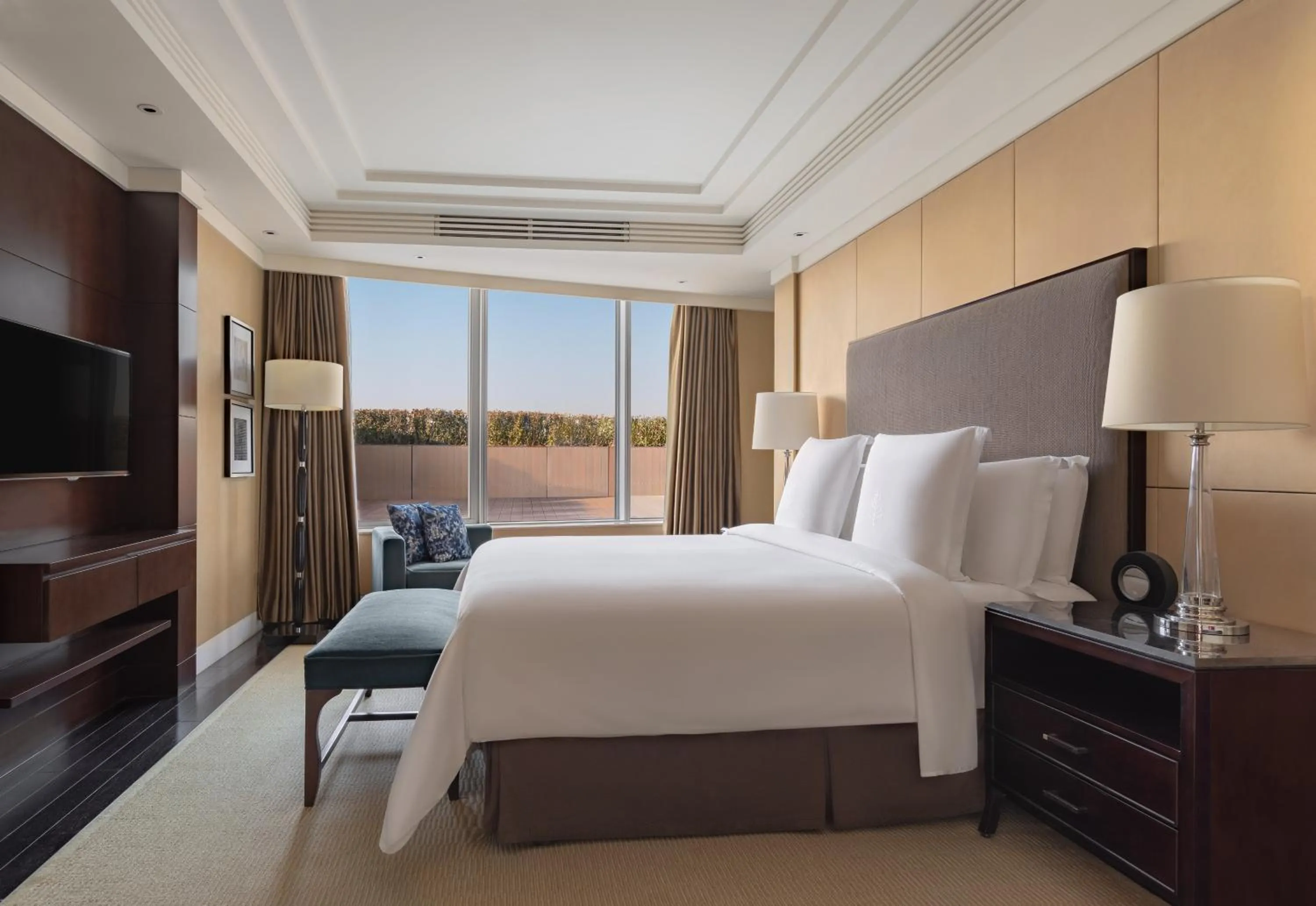 Bedroom, Bed in Four Seasons Hotel Beijing
