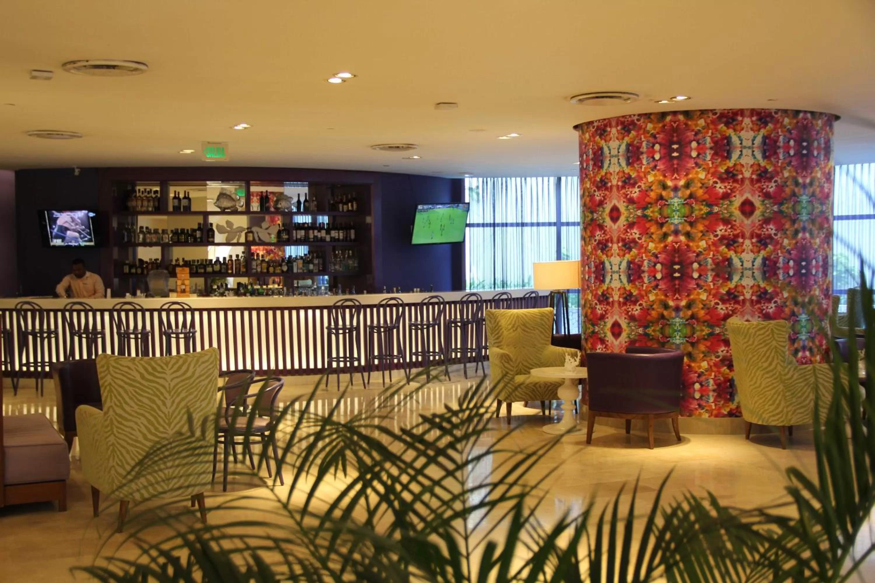 Lounge or bar in Radisson Cartagena Ocean Pavillion Hotel
