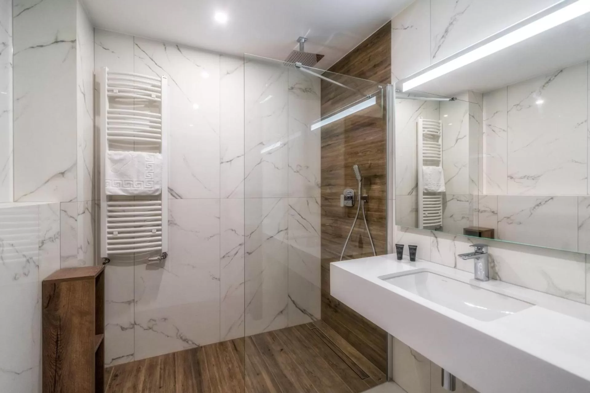 Shower in Hotel META Resort & Vine SPA